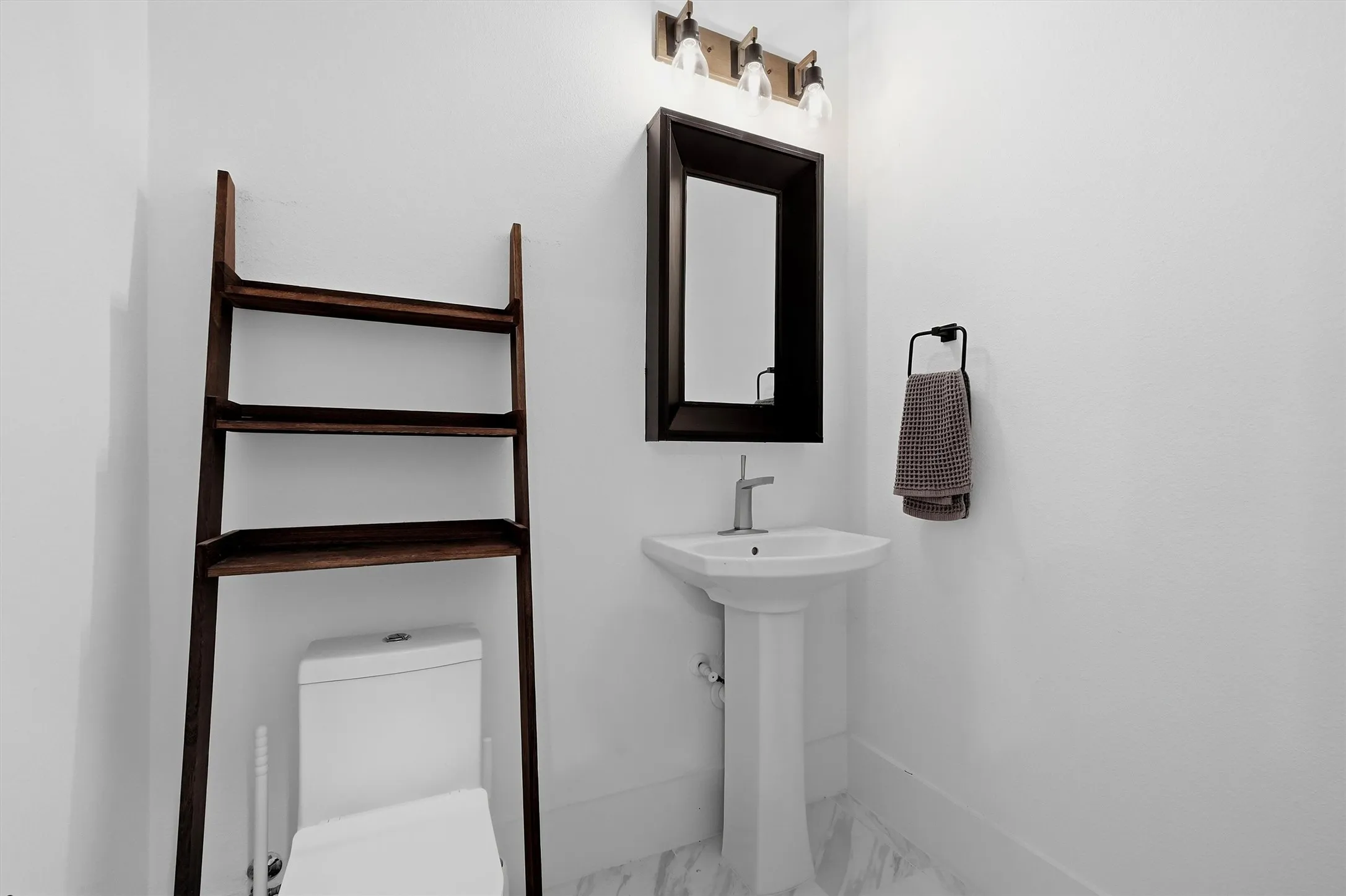 Single Family Residence For Sale in Grayson County , 3701 Bridlewood Trail, Denison, Texas 75020, 5 Bedroom, 4 Bathroom, 2 Garage spaces, 3,340 Sqft, built in 2021, mls#21382886, Real Estate Agent in Denison, Homes For Sale in Grayson county, Homes For Sale in Denison, Realtor in Denison Texas, Real Estate Brokerage Independent Realty Texas, Luminita Cordes Realtor