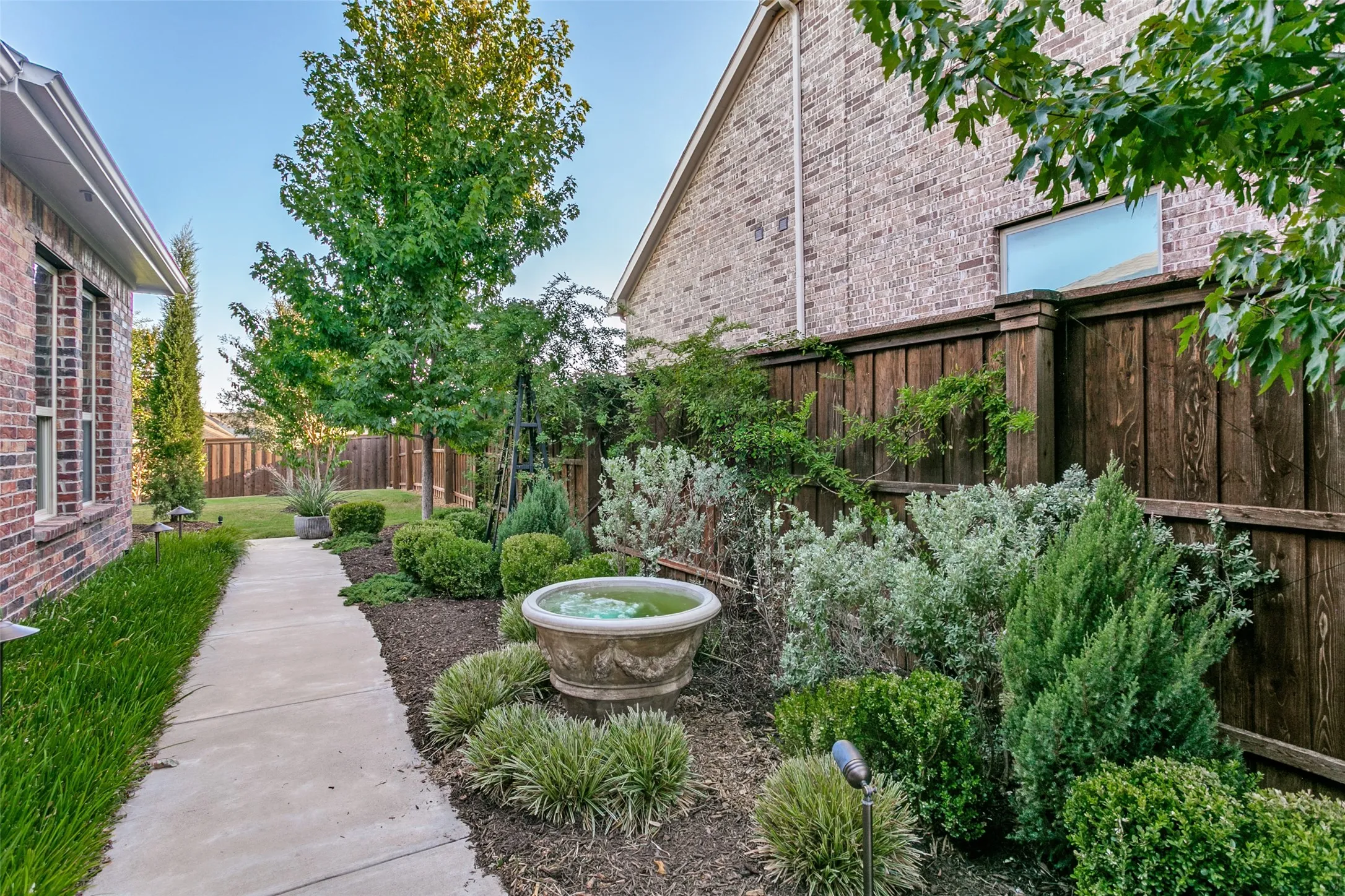 Single Family Residence For Sale in Tarrant County , 10301 Morada Road, Fort Worth, Texas 76126, 4 Bedroom, 3 Bathroom, 3 Garage spaces, 2,659 Sqft, built in 2019, mls#21377173, Real Estate Agent in Fort Worth, Homes For Sale in Tarrant county, Homes For Sale in Fort Worth, Realtor in Fort Worth Texas, Real Estate Brokerage Independent Realty Texas, Luminita Cordes Realtor