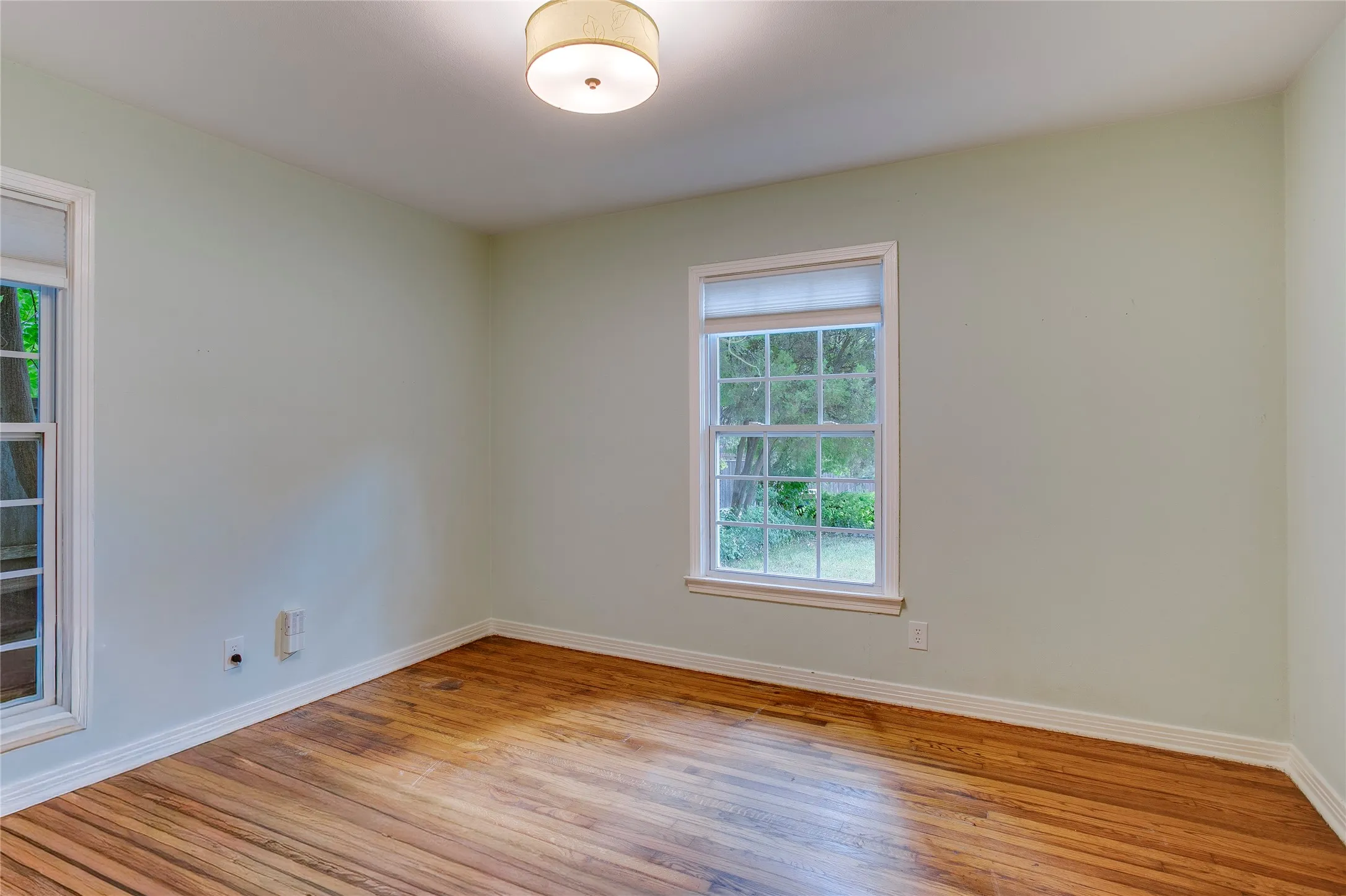 Single Family Residence For Sale in Dallas County , 1806 Lakeland Drive, Dallas, Texas 75218, 2 Bedroom, 1 Bathroom, Garage spaces, 1,279 Sqft, built in 1950, mls#21374786, Real Estate Agent in Dallas, Homes For Sale in Dallas county, Homes For Sale in Dallas, Realtor in Dallas Texas, Real Estate Brokerage Independent Realty Texas, Luminita Cordes Realtor