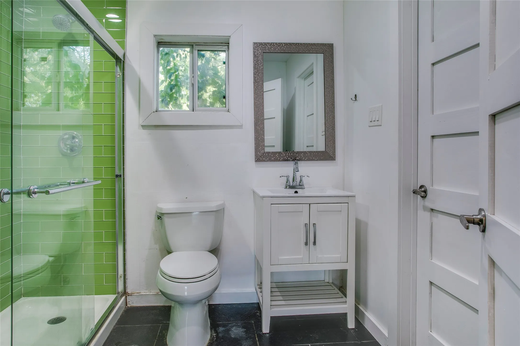 Single Family Residence For Sale in Dallas County , 1806 Lakeland Drive, Dallas, Texas 75218, 2 Bedroom, 1 Bathroom, Garage spaces, 1,279 Sqft, built in 1950, mls#21374786, Real Estate Agent in Dallas, Homes For Sale in Dallas county, Homes For Sale in Dallas, Realtor in Dallas Texas, Real Estate Brokerage Independent Realty Texas, Luminita Cordes Realtor