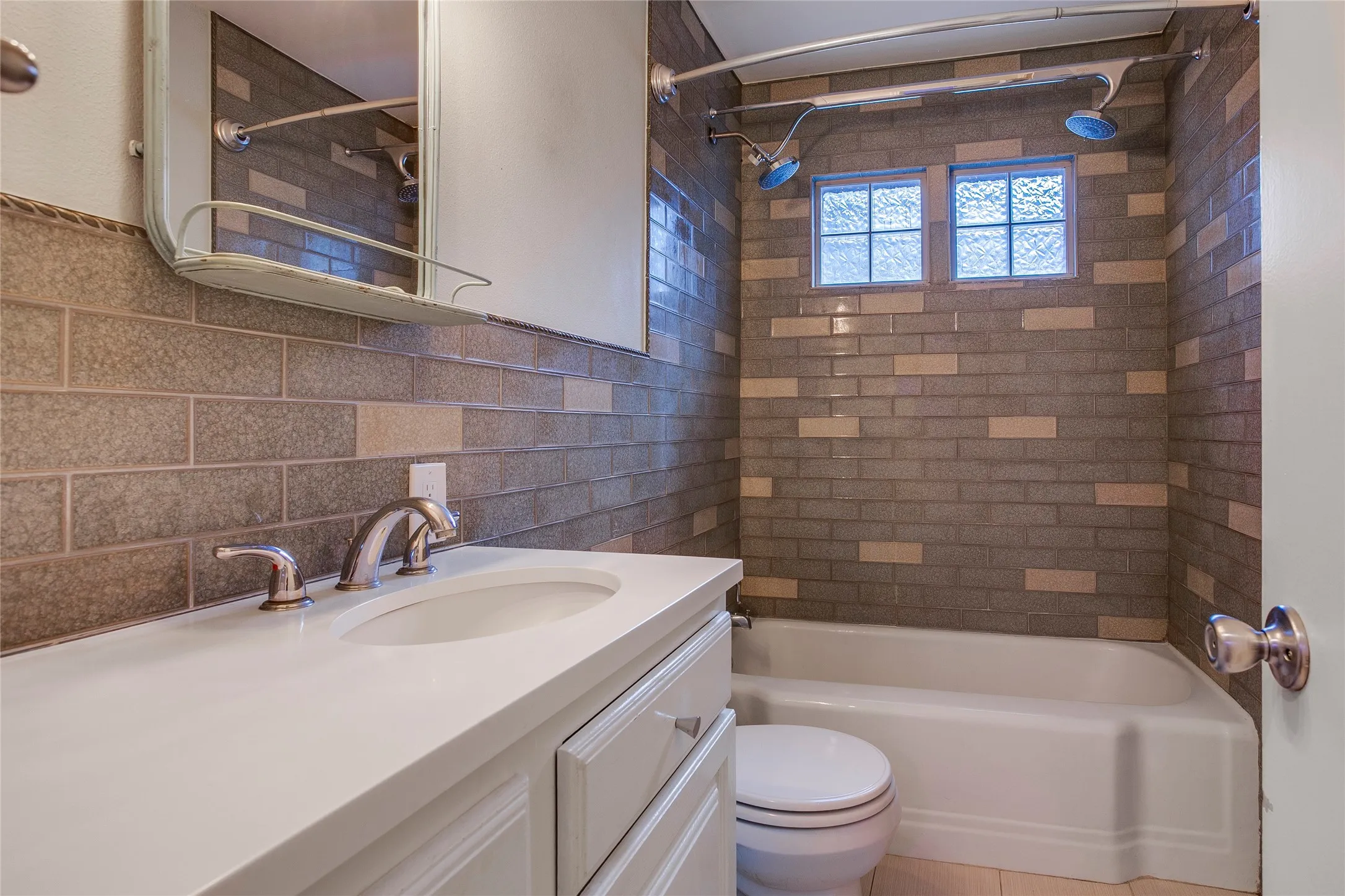 Single Family Residence For Sale in Dallas County , 1806 Lakeland Drive, Dallas, Texas 75218, 2 Bedroom, 1 Bathroom, Garage spaces, 1,279 Sqft, built in 1950, mls#21374786, Real Estate Agent in Dallas, Homes For Sale in Dallas county, Homes For Sale in Dallas, Realtor in Dallas Texas, Real Estate Brokerage Independent Realty Texas, Luminita Cordes Realtor