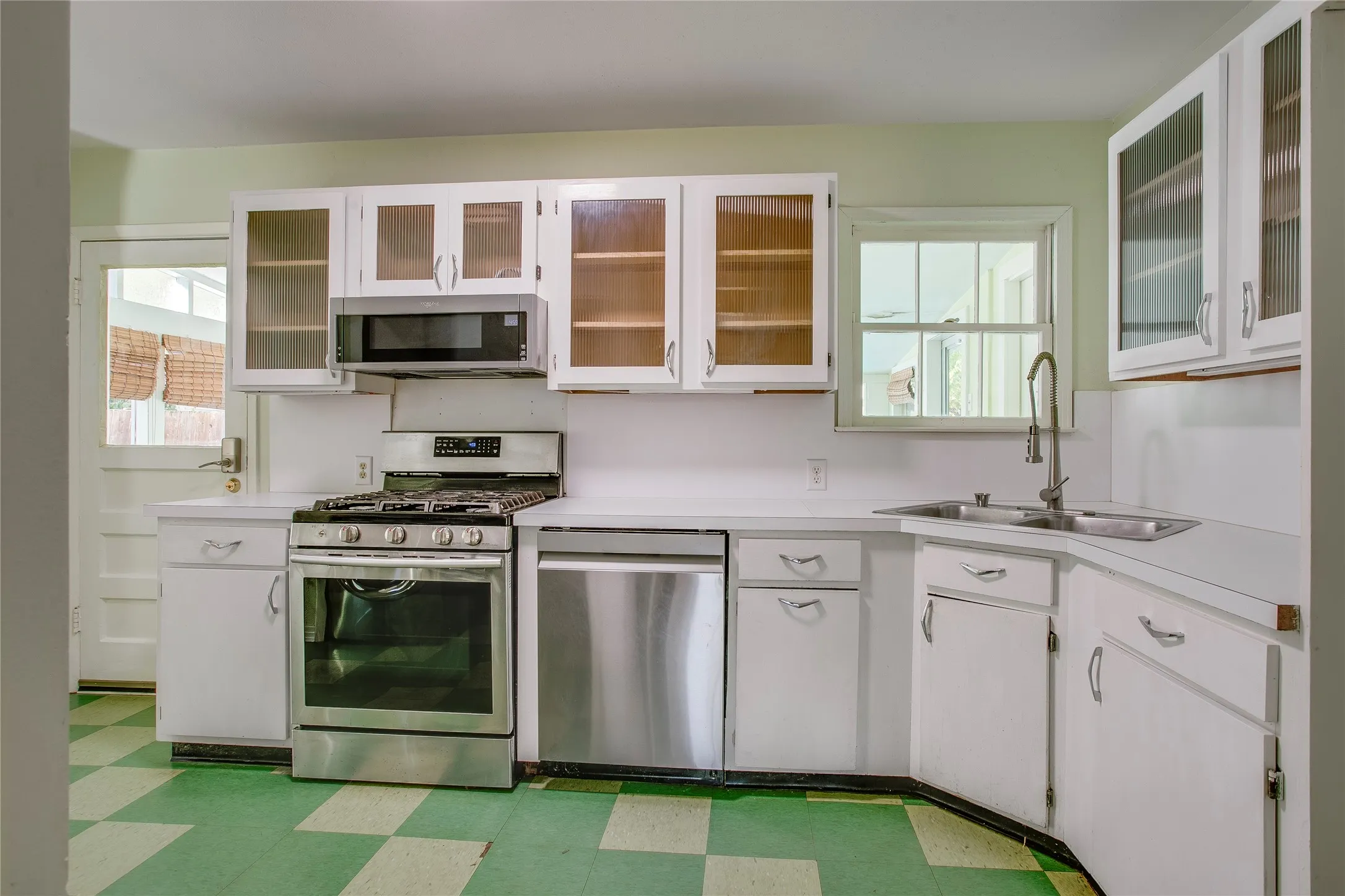 Single Family Residence For Sale in Dallas County , 1806 Lakeland Drive, Dallas, Texas 75218, 2 Bedroom, 1 Bathroom, Garage spaces, 1,279 Sqft, built in 1950, mls#21374786, Real Estate Agent in Dallas, Homes For Sale in Dallas county, Homes For Sale in Dallas, Realtor in Dallas Texas, Real Estate Brokerage Independent Realty Texas, Luminita Cordes Realtor