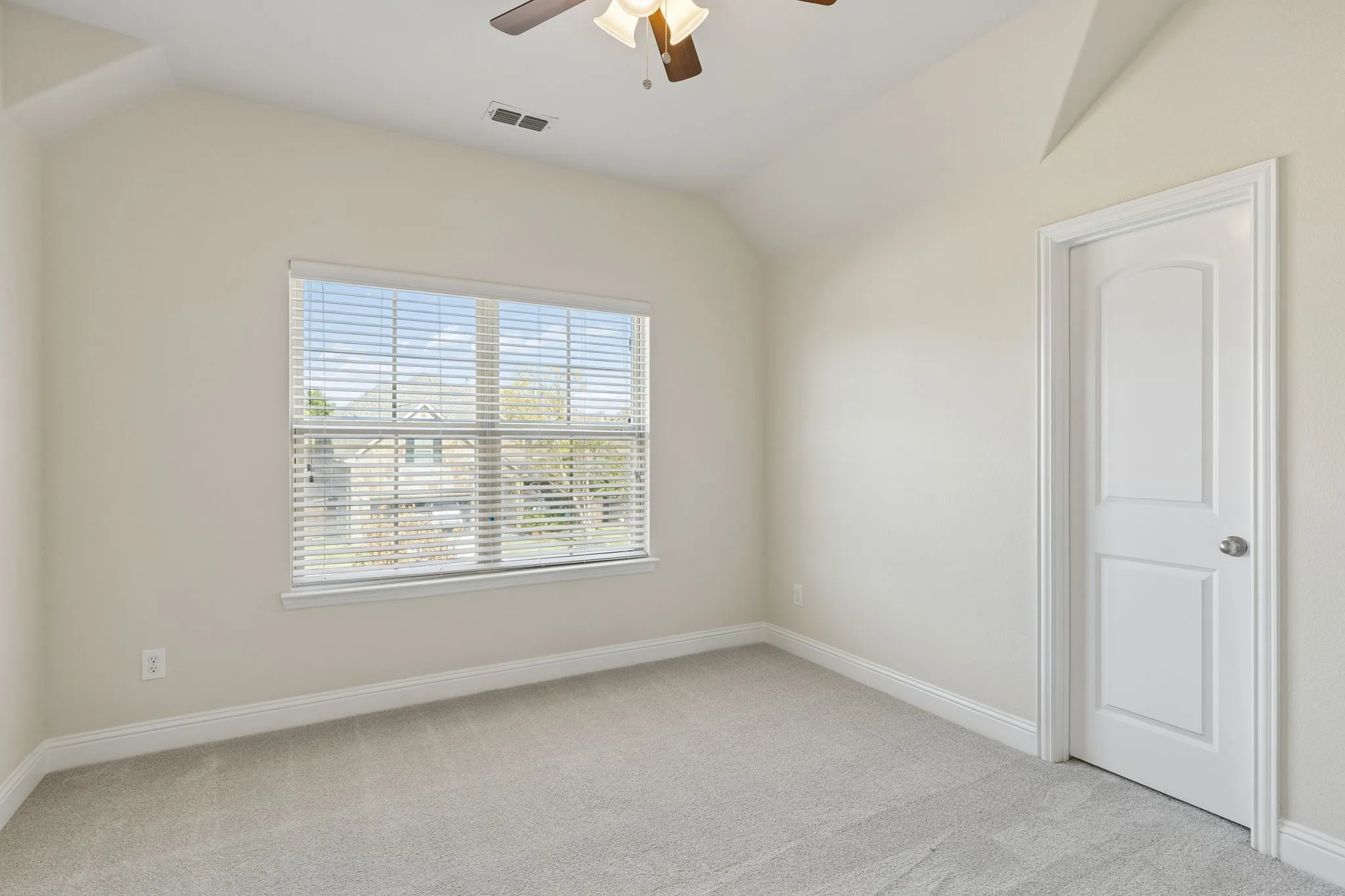 Single Family Residence For Sale in Collin County , 821 Llano Falls Drive, Mc Kinney, Texas 75071, 4 Bedroom, 4 Bathroom, 2 Garage spaces, 2,964 Sqft, built in 2015, mls#21382570, Real Estate Agent in Mc Kinney, Homes For Sale in Collin county, Homes For Sale in Mc Kinney, Realtor in Mc Kinney Texas, Real Estate Brokerage Independent Realty Texas, Luminita Cordes Realtor