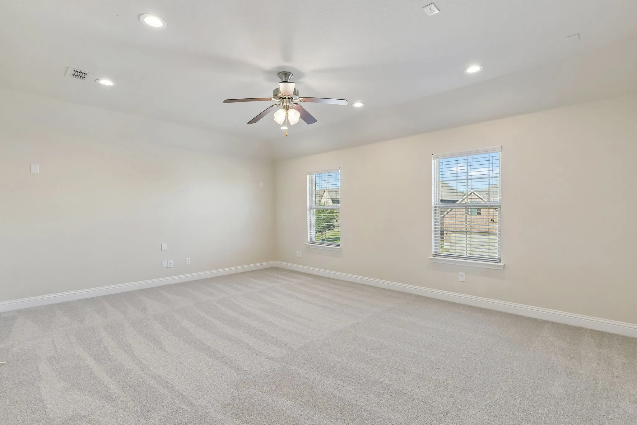 Single Family Residence For Sale in Collin County , 821 Llano Falls Drive, Mc Kinney, Texas 75071, 4 Bedroom, 4 Bathroom, 2 Garage spaces, 2,964 Sqft, built in 2015, mls#21382570, Real Estate Agent in Mc Kinney, Homes For Sale in Collin county, Homes For Sale in Mc Kinney, Realtor in Mc Kinney Texas, Real Estate Brokerage Independent Realty Texas, Luminita Cordes Realtor