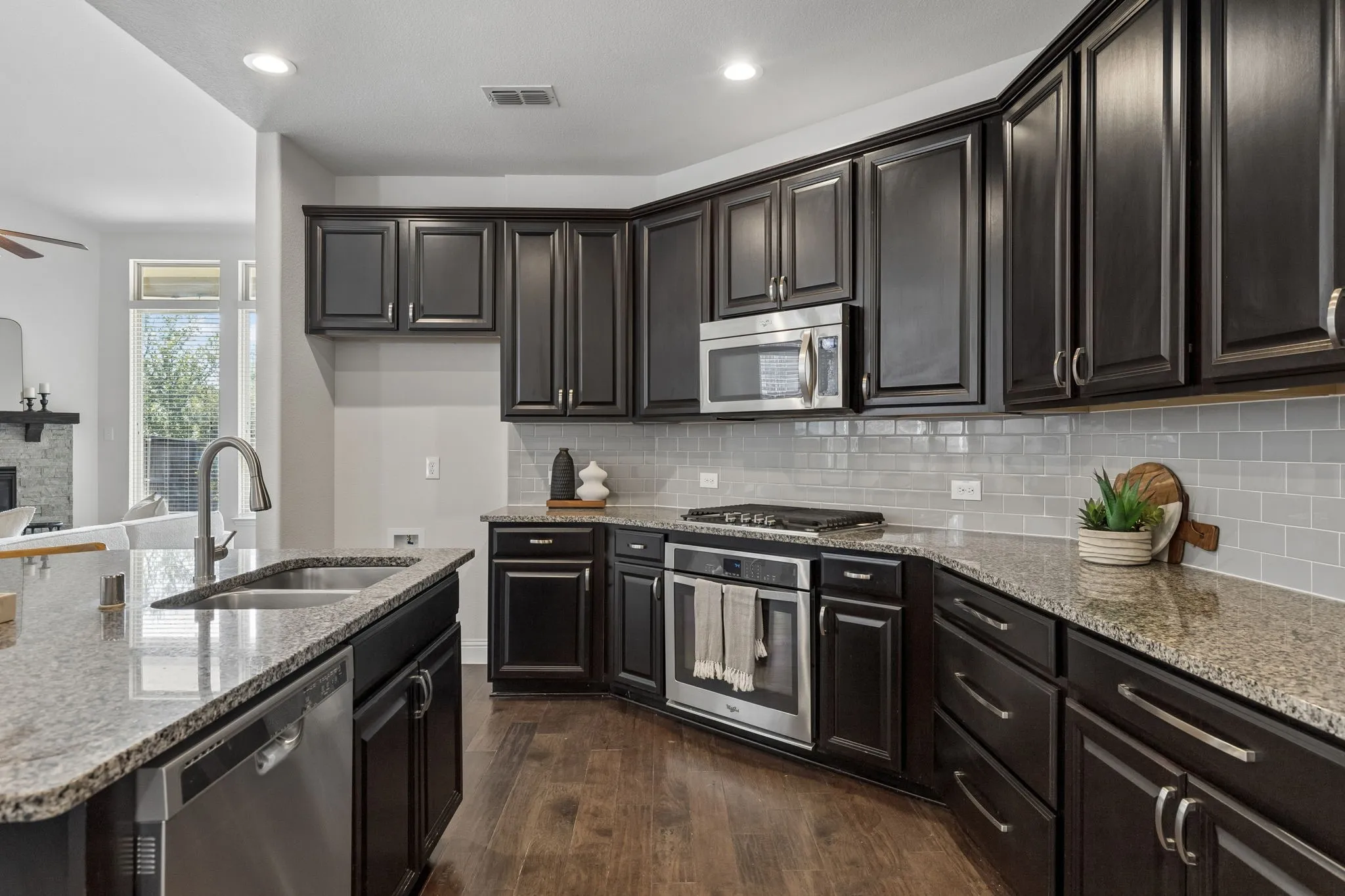 Single Family Residence For Sale in Collin County , 821 Llano Falls Drive, Mc Kinney, Texas 75071, 4 Bedroom, 4 Bathroom, 2 Garage spaces, 2,964 Sqft, built in 2015, mls#21382570, Real Estate Agent in Mc Kinney, Homes For Sale in Collin county, Homes For Sale in Mc Kinney, Realtor in Mc Kinney Texas, Real Estate Brokerage Independent Realty Texas, Luminita Cordes Realtor
