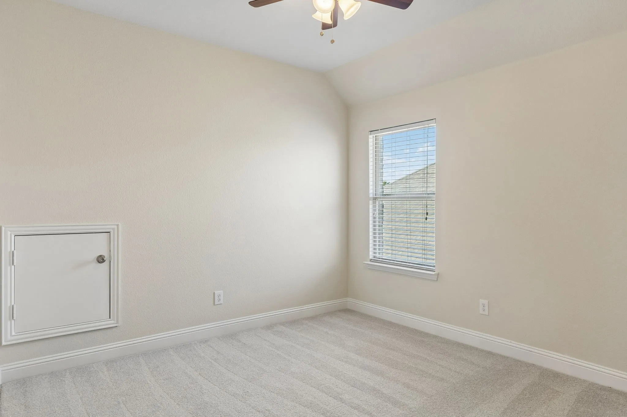 Single Family Residence For Sale in Collin County , 821 Llano Falls Drive, Mc Kinney, Texas 75071, 4 Bedroom, 4 Bathroom, 2 Garage spaces, 2,964 Sqft, built in 2015, mls#21382570, Real Estate Agent in Mc Kinney, Homes For Sale in Collin county, Homes For Sale in Mc Kinney, Realtor in Mc Kinney Texas, Real Estate Brokerage Independent Realty Texas, Luminita Cordes Realtor
