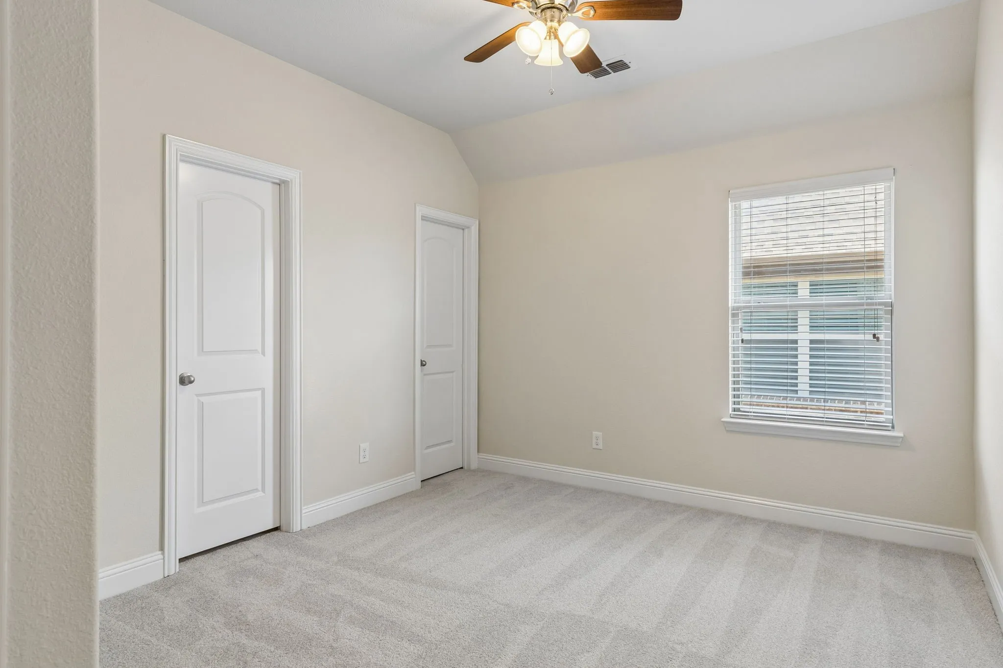 Single Family Residence For Sale in Collin County , 821 Llano Falls Drive, Mc Kinney, Texas 75071, 4 Bedroom, 4 Bathroom, 2 Garage spaces, 2,964 Sqft, built in 2015, mls#21382570, Real Estate Agent in Mc Kinney, Homes For Sale in Collin county, Homes For Sale in Mc Kinney, Realtor in Mc Kinney Texas, Real Estate Brokerage Independent Realty Texas, Luminita Cordes Realtor