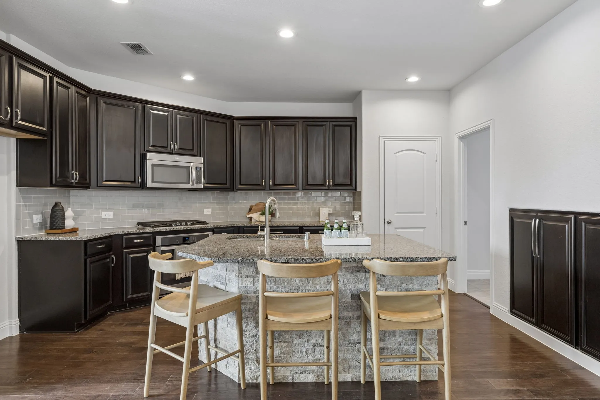 Single Family Residence For Sale in Collin County , 821 Llano Falls Drive, Mc Kinney, Texas 75071, 4 Bedroom, 4 Bathroom, 2 Garage spaces, 2,964 Sqft, built in 2015, mls#21382570, Real Estate Agent in Mc Kinney, Homes For Sale in Collin county, Homes For Sale in Mc Kinney, Realtor in Mc Kinney Texas, Real Estate Brokerage Independent Realty Texas, Luminita Cordes Realtor