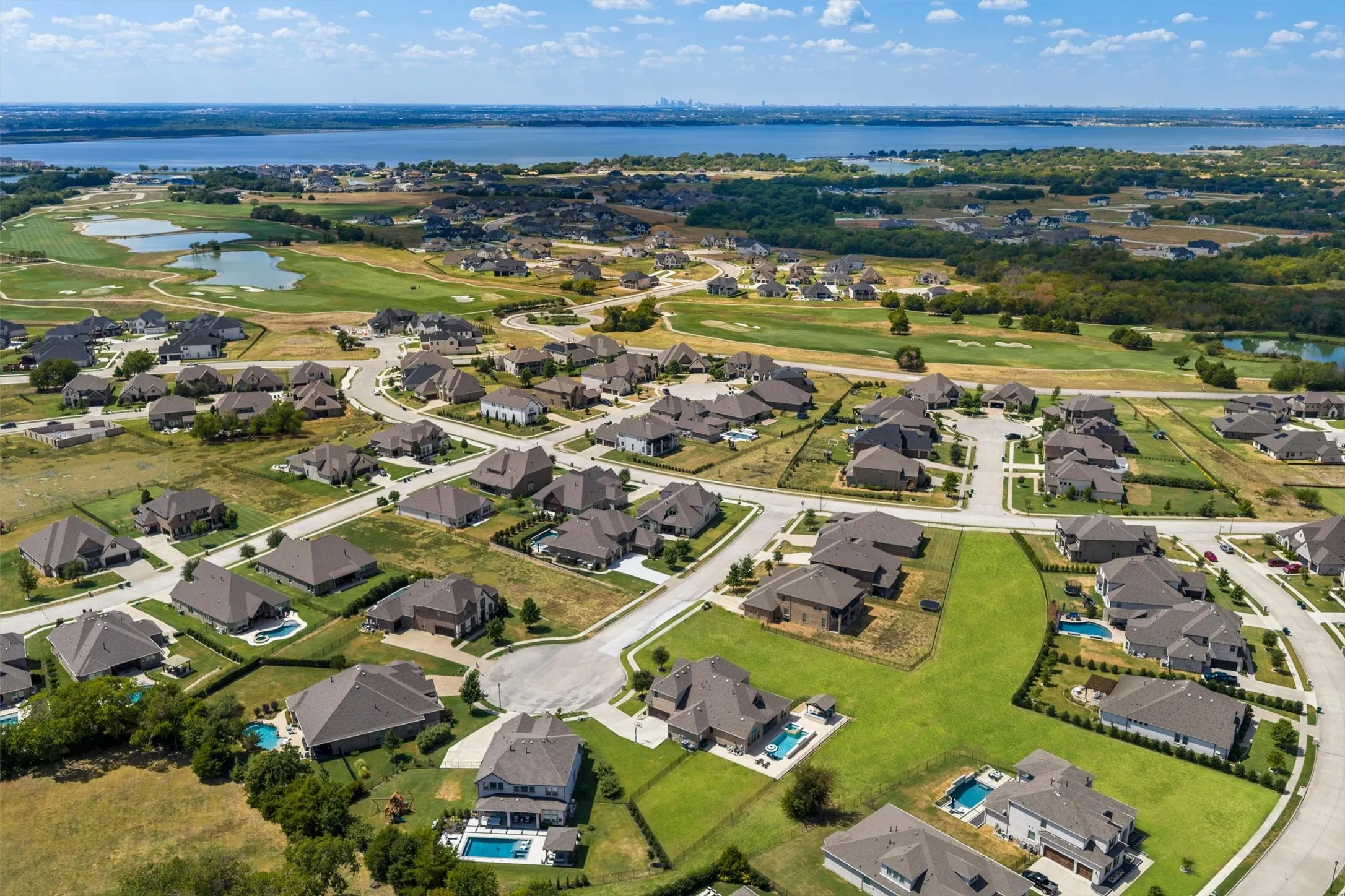 Single Family Residence For Sale in Rockwall County , 2427 Debracie Court, Heath, Texas 75126, 4 Bedroom, 4 Bathroom, 3 Garage spaces, 3,670 Sqft, built in 2017, mls#21382159, Real Estate Agent in Heath, Homes For Sale in Rockwall county, Homes For Sale in Heath, Realtor in Heath Texas, Real Estate Brokerage Independent Realty Texas, Luminita Cordes Realtor