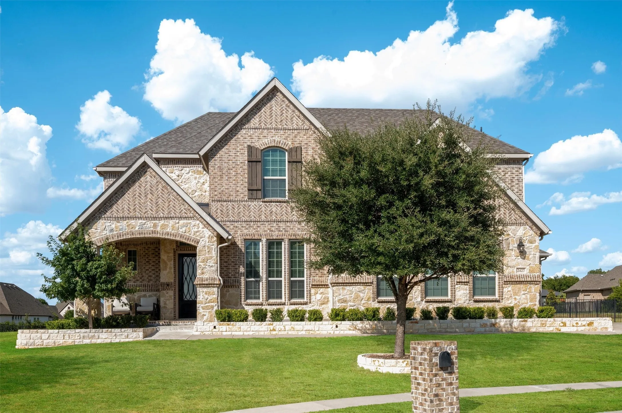 Single Family Residence For Sale in Rockwall County , 2427 Debracie Court, Heath, Texas 75126, 4 Bedroom, 4 Bathroom, 3 Garage spaces, 3,670 Sqft, built in 2017, mls#21382159, Real Estate Agent in Heath, Homes For Sale in Rockwall county, Homes For Sale in Heath, Realtor in Heath Texas, Real Estate Brokerage Independent Realty Texas, Luminita Cordes Realtor