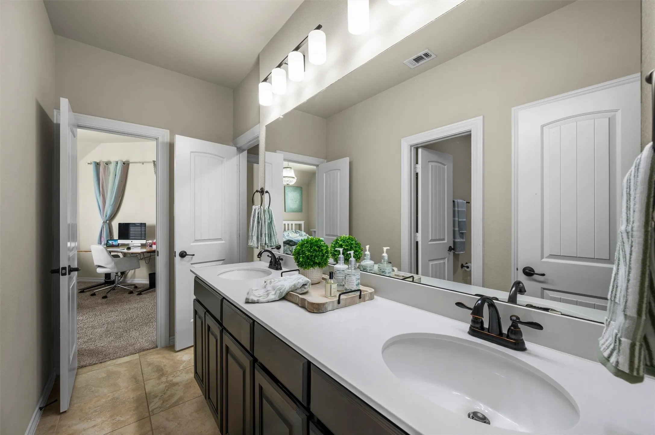 Single Family Residence For Sale in Rockwall County , 2427 Debracie Court, Heath, Texas 75126, 4 Bedroom, 4 Bathroom, 3 Garage spaces, 3,670 Sqft, built in 2017, mls#21382159, Real Estate Agent in Heath, Homes For Sale in Rockwall county, Homes For Sale in Heath, Realtor in Heath Texas, Real Estate Brokerage Independent Realty Texas, Luminita Cordes Realtor