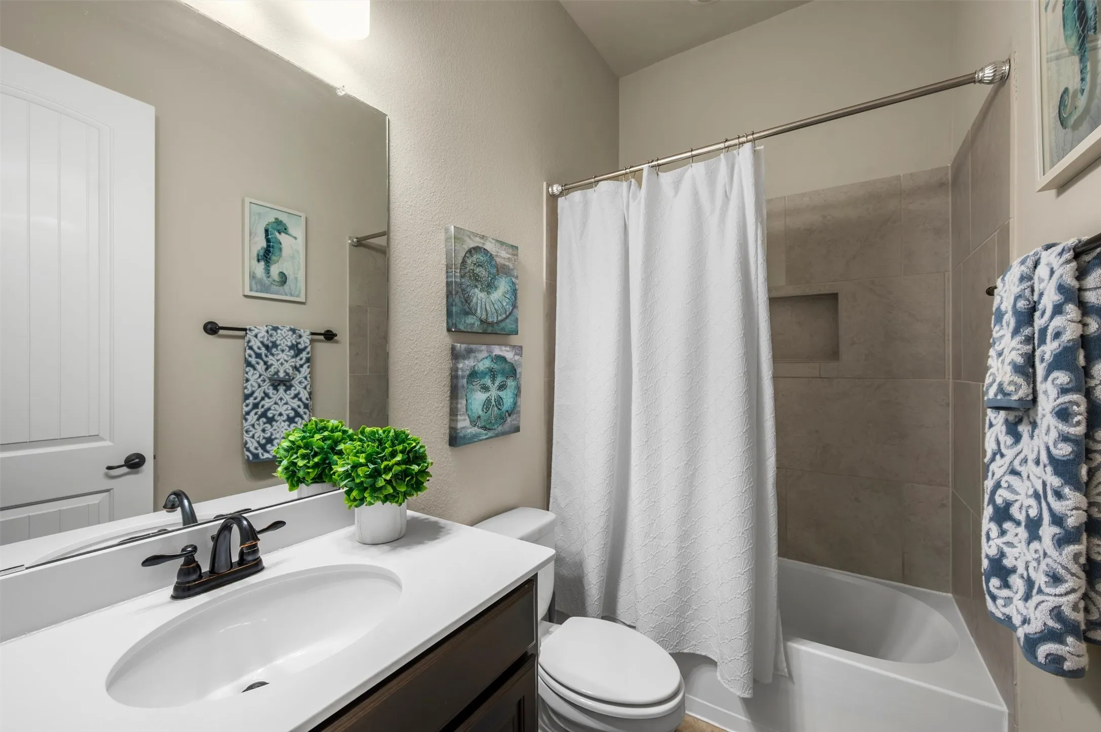 Single Family Residence For Sale in Rockwall County , 2427 Debracie Court, Heath, Texas 75126, 4 Bedroom, 4 Bathroom, 3 Garage spaces, 3,670 Sqft, built in 2017, mls#21382159, Real Estate Agent in Heath, Homes For Sale in Rockwall county, Homes For Sale in Heath, Realtor in Heath Texas, Real Estate Brokerage Independent Realty Texas, Luminita Cordes Realtor