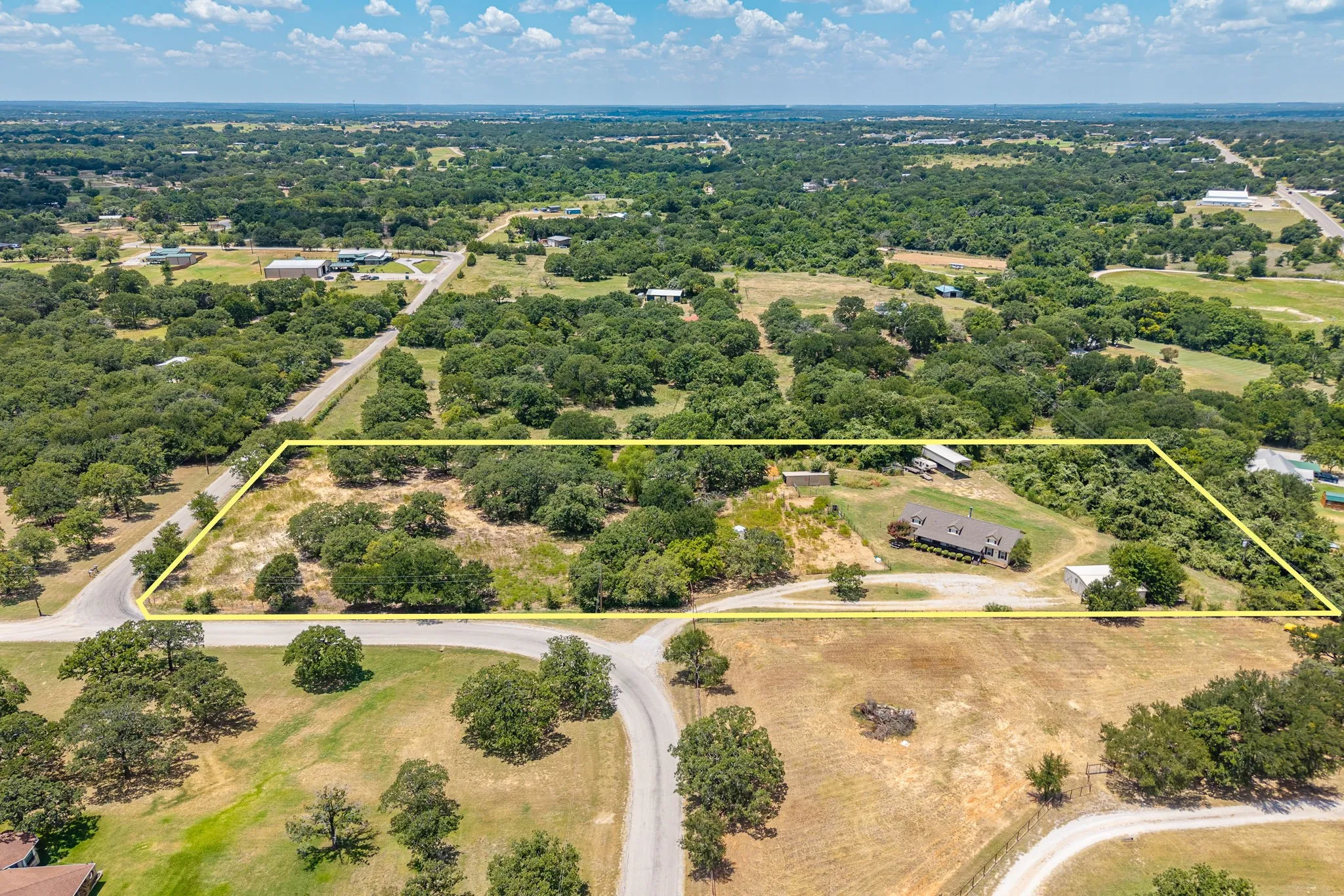 Welcome to the charming 206 CR 4593 in Boyd!