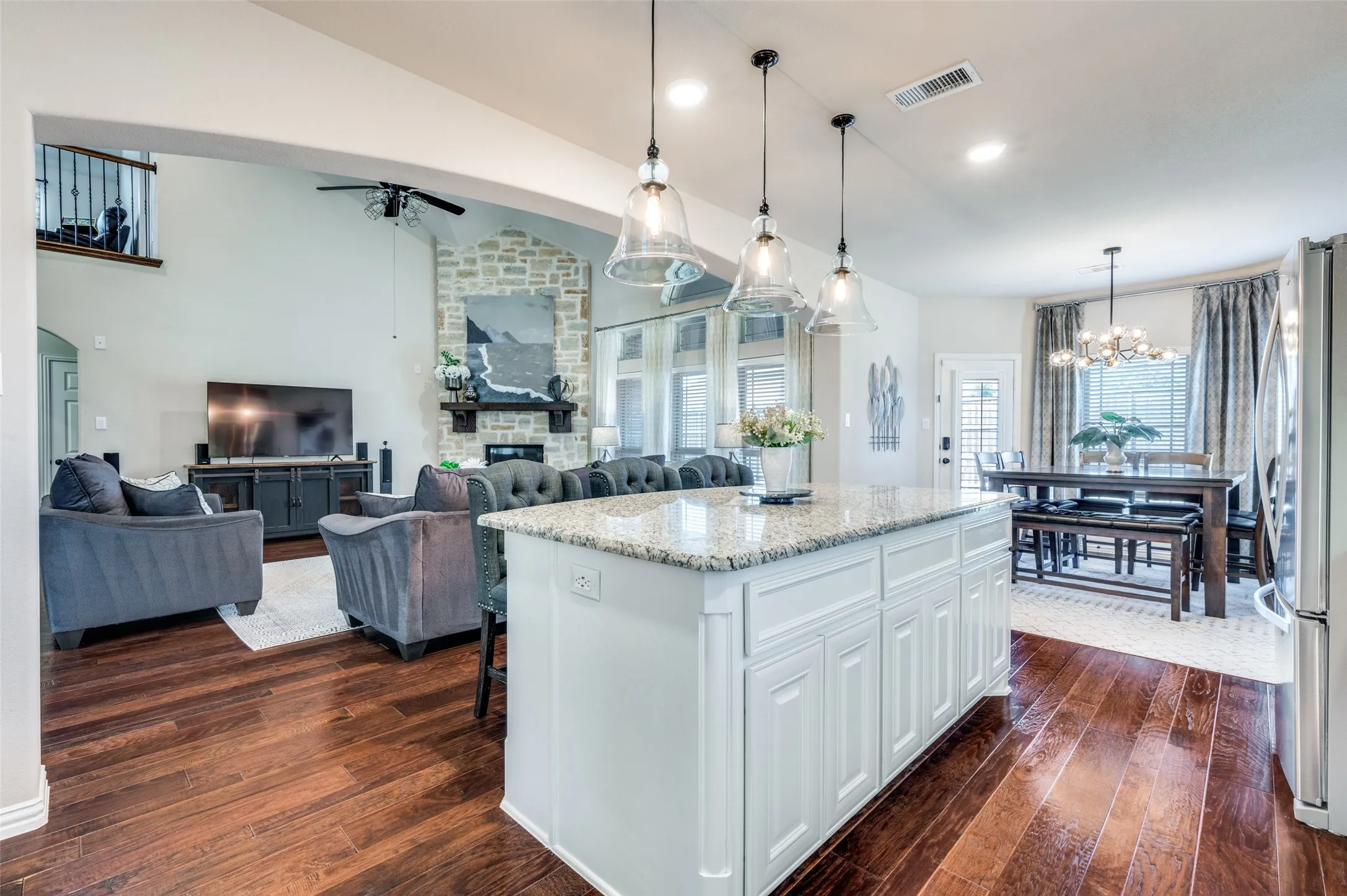 Single Family Residence For Sale in Collin County , 201 Kingsbury Lane, Prosper, Texas 75078, 5 Bedroom, 4 Bathroom, 3 Garage spaces, 4,083 Sqft, built in 2017, mls#21383217, Real Estate Agent in Prosper, Homes For Sale in Collin county, Homes For Sale in Prosper, Realtor in Prosper Texas, Real Estate Brokerage Independent Realty Texas, Luminita Cordes Realtor