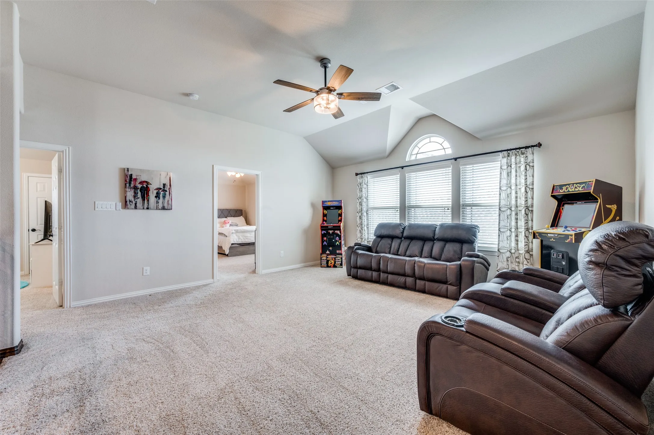 Single Family Residence For Sale in Collin County , 201 Kingsbury Lane, Prosper, Texas 75078, 5 Bedroom, 4 Bathroom, 3 Garage spaces, 4,083 Sqft, built in 2017, mls#21383217, Real Estate Agent in Prosper, Homes For Sale in Collin county, Homes For Sale in Prosper, Realtor in Prosper Texas, Real Estate Brokerage Independent Realty Texas, Luminita Cordes Realtor