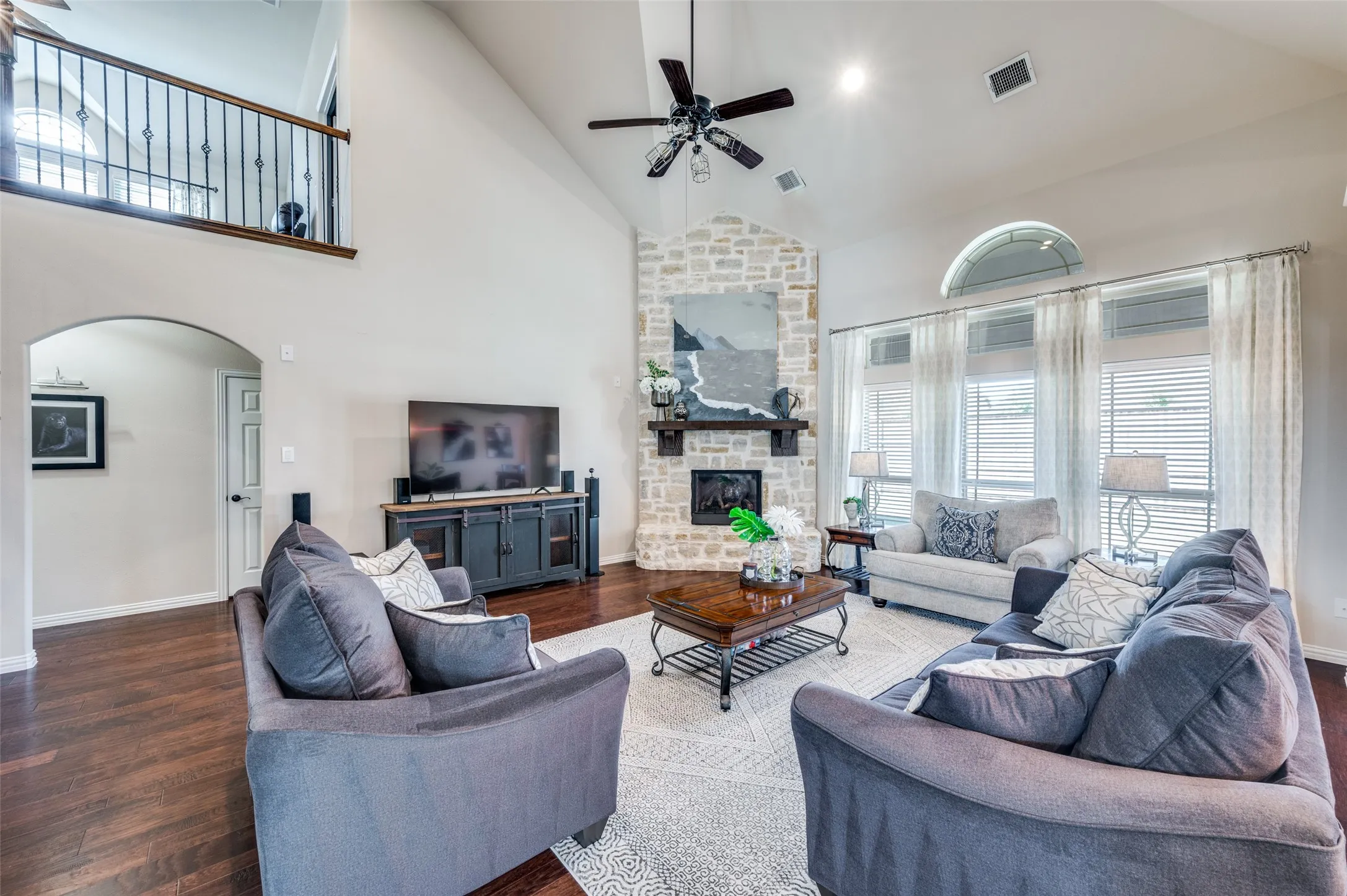Single Family Residence For Sale in Collin County , 201 Kingsbury Lane, Prosper, Texas 75078, 5 Bedroom, 4 Bathroom, 3 Garage spaces, 4,083 Sqft, built in 2017, mls#21383217, Real Estate Agent in Prosper, Homes For Sale in Collin county, Homes For Sale in Prosper, Realtor in Prosper Texas, Real Estate Brokerage Independent Realty Texas, Luminita Cordes Realtor