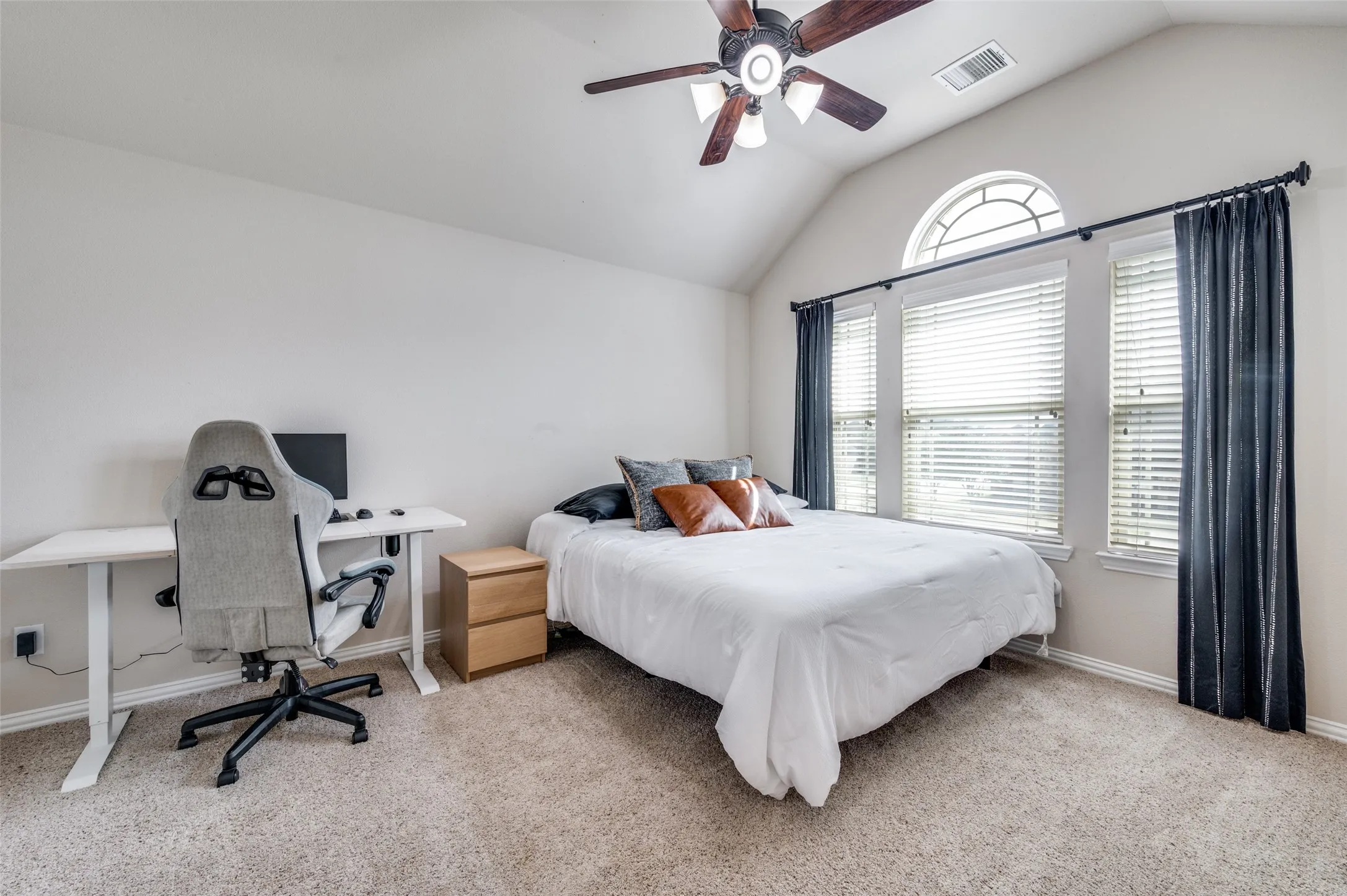 Single Family Residence For Sale in Collin County , 201 Kingsbury Lane, Prosper, Texas 75078, 5 Bedroom, 4 Bathroom, 3 Garage spaces, 4,083 Sqft, built in 2017, mls#21383217, Real Estate Agent in Prosper, Homes For Sale in Collin county, Homes For Sale in Prosper, Realtor in Prosper Texas, Real Estate Brokerage Independent Realty Texas, Luminita Cordes Realtor