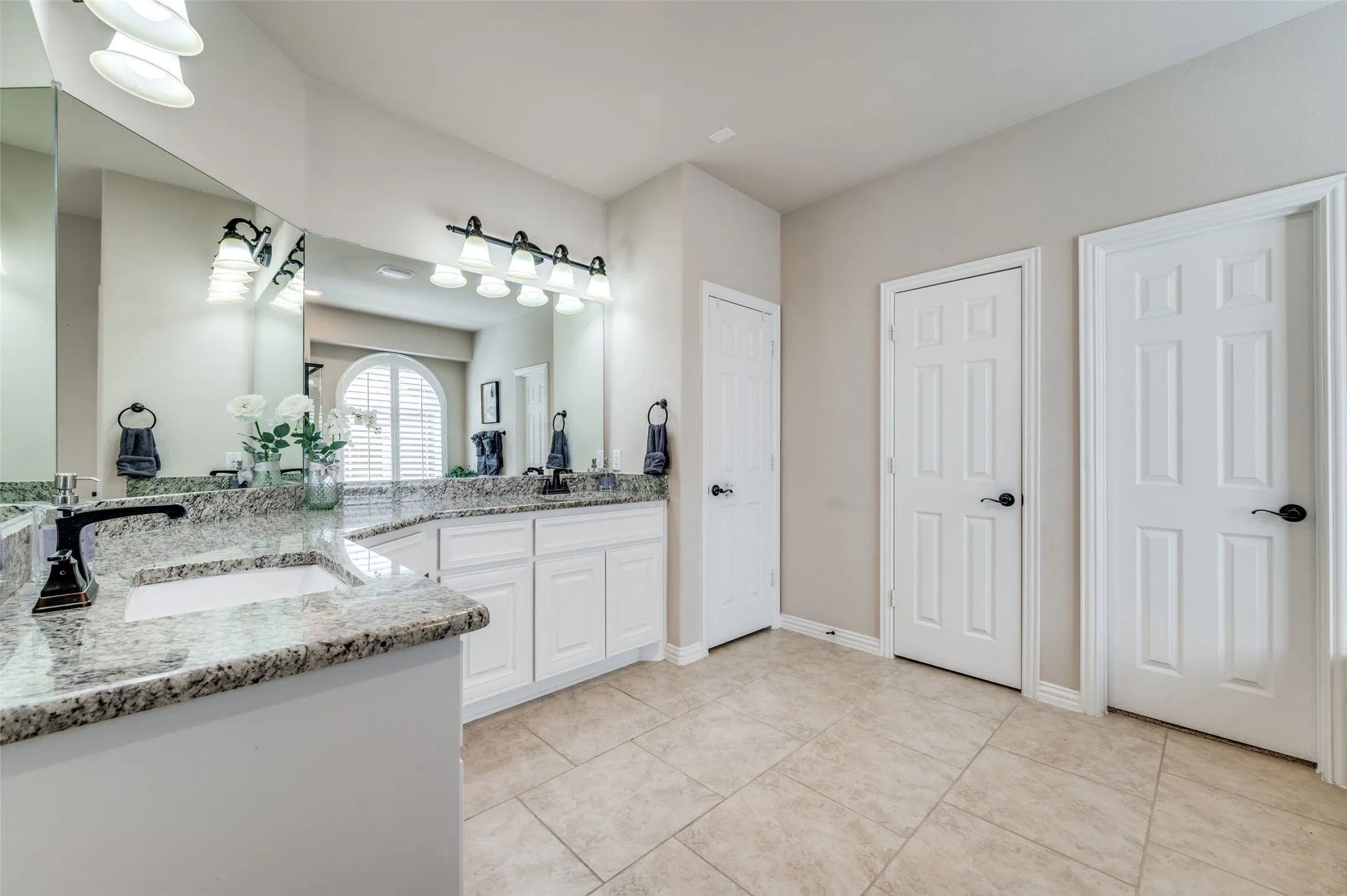 Single Family Residence For Sale in Collin County , 201 Kingsbury Lane, Prosper, Texas 75078, 5 Bedroom, 4 Bathroom, 3 Garage spaces, 4,083 Sqft, built in 2017, mls#21383217, Real Estate Agent in Prosper, Homes For Sale in Collin county, Homes For Sale in Prosper, Realtor in Prosper Texas, Real Estate Brokerage Independent Realty Texas, Luminita Cordes Realtor