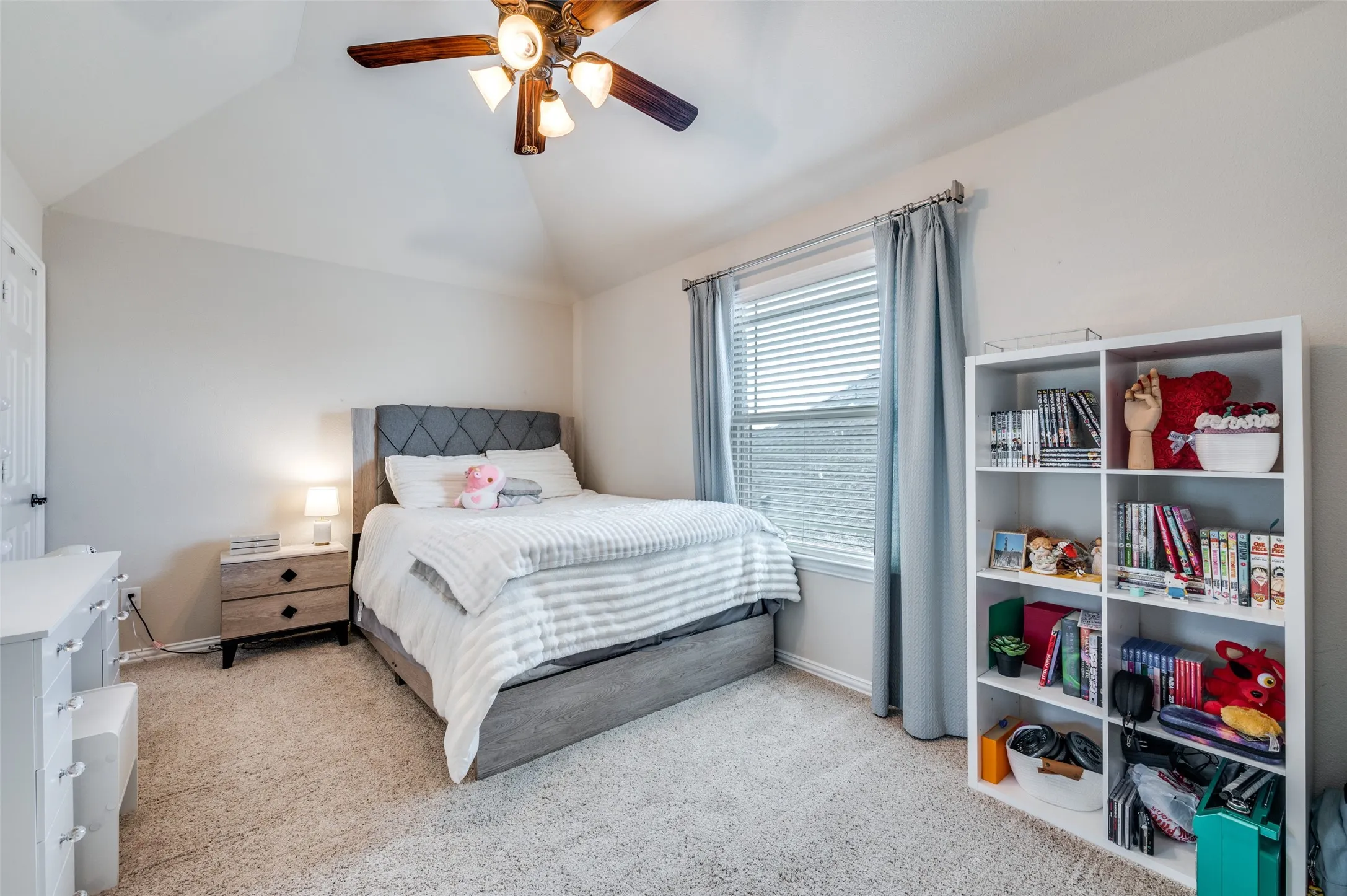 Single Family Residence For Sale in Collin County , 201 Kingsbury Lane, Prosper, Texas 75078, 5 Bedroom, 4 Bathroom, 3 Garage spaces, 4,083 Sqft, built in 2017, mls#21383217, Real Estate Agent in Prosper, Homes For Sale in Collin county, Homes For Sale in Prosper, Realtor in Prosper Texas, Real Estate Brokerage Independent Realty Texas, Luminita Cordes Realtor
