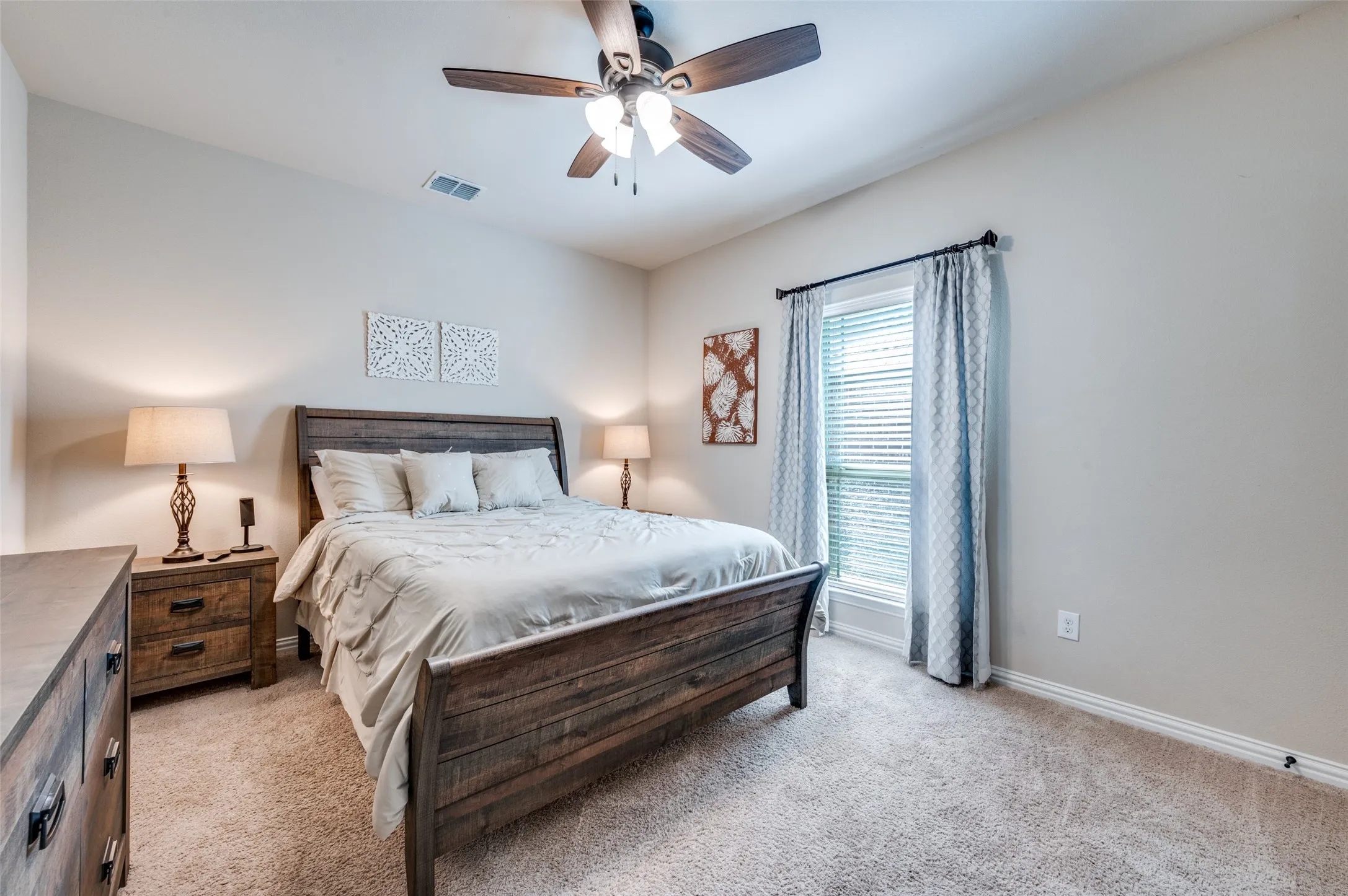 Single Family Residence For Sale in Collin County , 201 Kingsbury Lane, Prosper, Texas 75078, 5 Bedroom, 4 Bathroom, 3 Garage spaces, 4,083 Sqft, built in 2017, mls#21383217, Real Estate Agent in Prosper, Homes For Sale in Collin county, Homes For Sale in Prosper, Realtor in Prosper Texas, Real Estate Brokerage Independent Realty Texas, Luminita Cordes Realtor