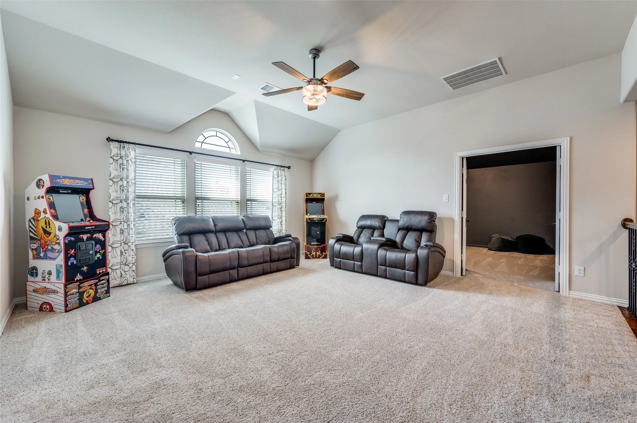 Single Family Residence For Sale in Collin County , 201 Kingsbury Lane, Prosper, Texas 75078, 5 Bedroom, 4 Bathroom, 3 Garage spaces, 4,083 Sqft, built in 2017, mls#21383217, Real Estate Agent in Prosper, Homes For Sale in Collin county, Homes For Sale in Prosper, Realtor in Prosper Texas, Real Estate Brokerage Independent Realty Texas, Luminita Cordes Realtor