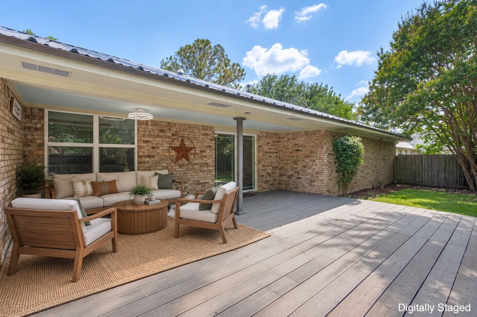 Single Family Residence For Sale in Denton County , 708 Headlee Street, Denton, Texas 76201, 3 Bedroom, 2 Bathroom, 2 Garage spaces, 1,953 Sqft, built in 1973, mls#21380365, Real Estate Agent in Denton, Homes For Sale in Denton county, Homes For Sale in Denton, Realtor in Denton Texas, Real Estate Brokerage Independent Realty Texas, Luminita Cordes Realtor