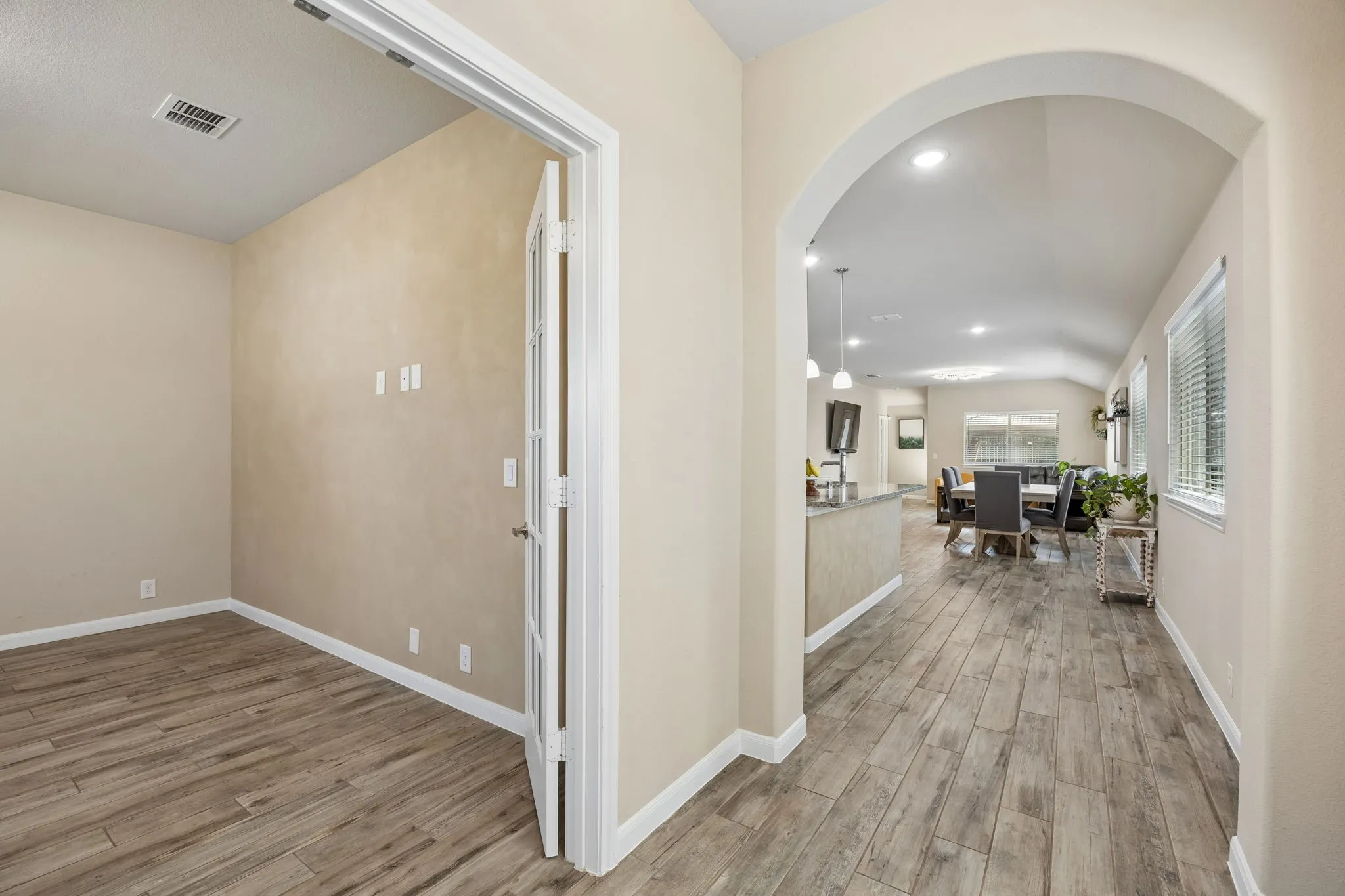Single Family Residence For Sale in Collin County , 836 Foxtail Bend, Lavon, Texas 75166, 3 Bedroom, 2 Bathroom, 2 Garage spaces, 1,851 Sqft, built in 2021, mls#21382250, Real Estate Agent in Lavon, Homes For Sale in Collin county, Homes For Sale in Lavon, Realtor in Lavon Texas, Real Estate Brokerage Independent Realty Texas, Luminita Cordes Realtor