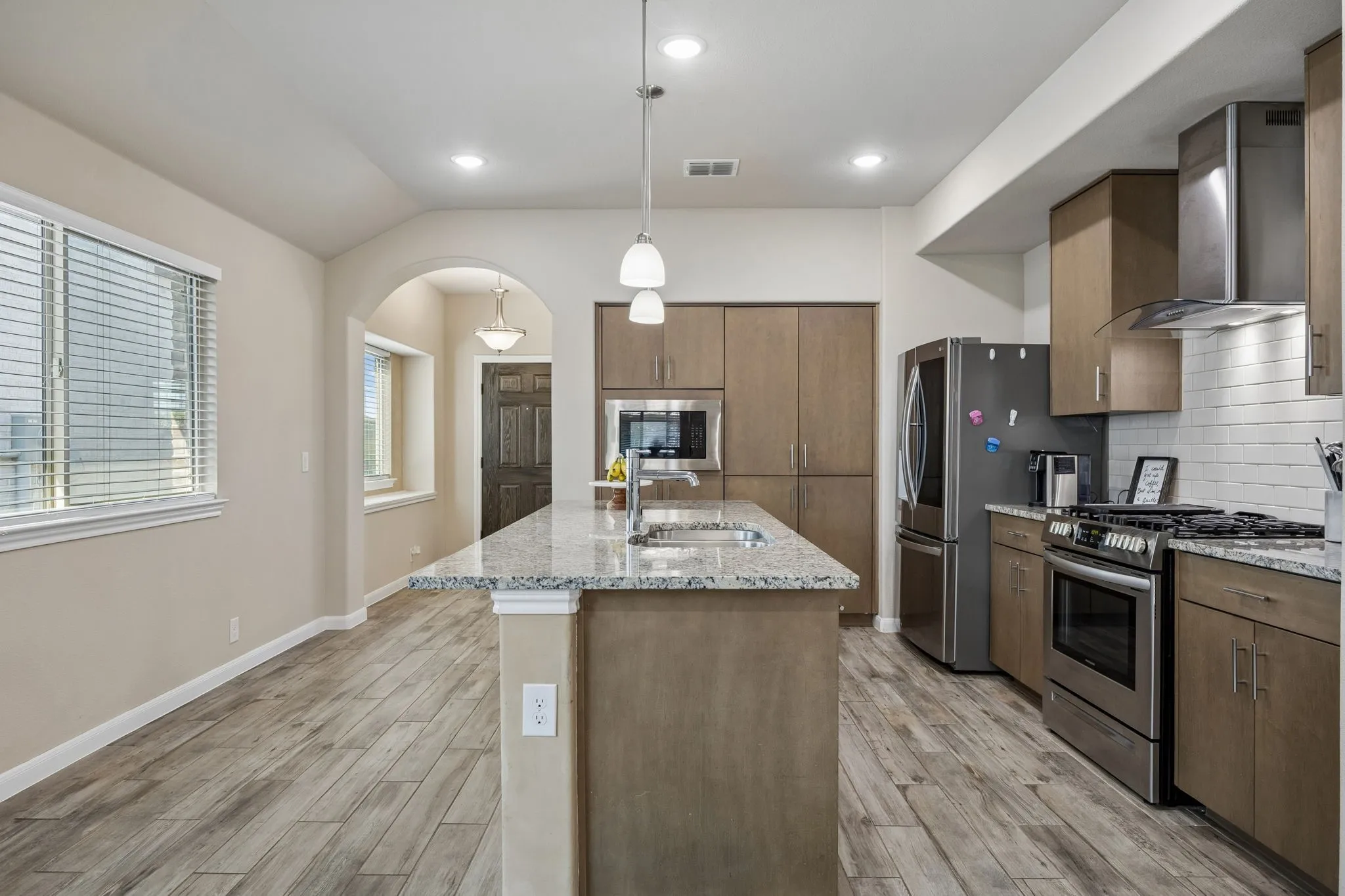 Single Family Residence For Sale in Collin County , 836 Foxtail Bend, Lavon, Texas 75166, 3 Bedroom, 2 Bathroom, 2 Garage spaces, 1,851 Sqft, built in 2021, mls#21382250, Real Estate Agent in Lavon, Homes For Sale in Collin county, Homes For Sale in Lavon, Realtor in Lavon Texas, Real Estate Brokerage Independent Realty Texas, Luminita Cordes Realtor