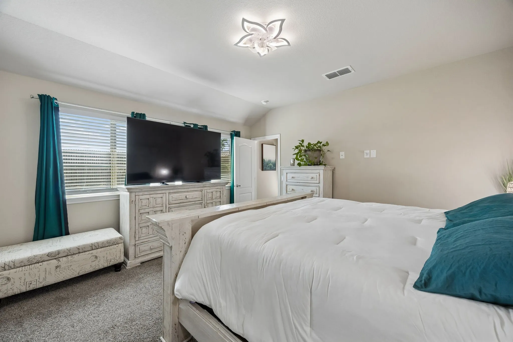 Single Family Residence For Sale in Collin County , 836 Foxtail Bend, Lavon, Texas 75166, 3 Bedroom, 2 Bathroom, 2 Garage spaces, 1,851 Sqft, built in 2021, mls#21382250, Real Estate Agent in Lavon, Homes For Sale in Collin county, Homes For Sale in Lavon, Realtor in Lavon Texas, Real Estate Brokerage Independent Realty Texas, Luminita Cordes Realtor