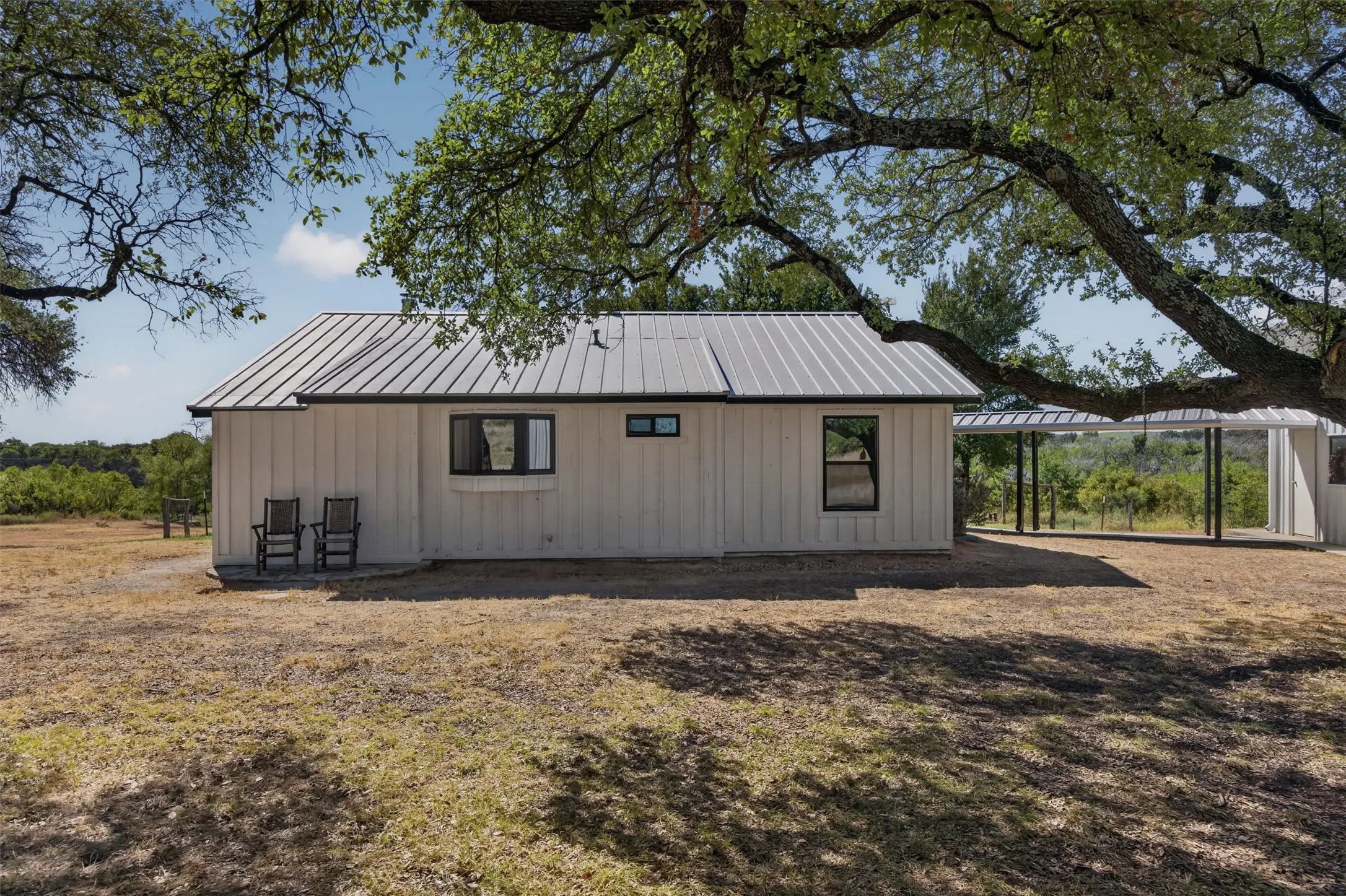 Single Family Residence For Sale in Somervell County , 7328 Fm 205, Glen Rose, Texas 76043, 2 Bedroom, 1 Bathroom, 3 Garage spaces, 927 Sqft, built in 2004, mls#21383255, Real Estate Agent in Glen Rose, Homes For Sale in Somervell county, Homes For Sale in Glen Rose, Realtor in Glen Rose Texas, Real Estate Brokerage Independent Realty Texas, Luminita Cordes Realtor