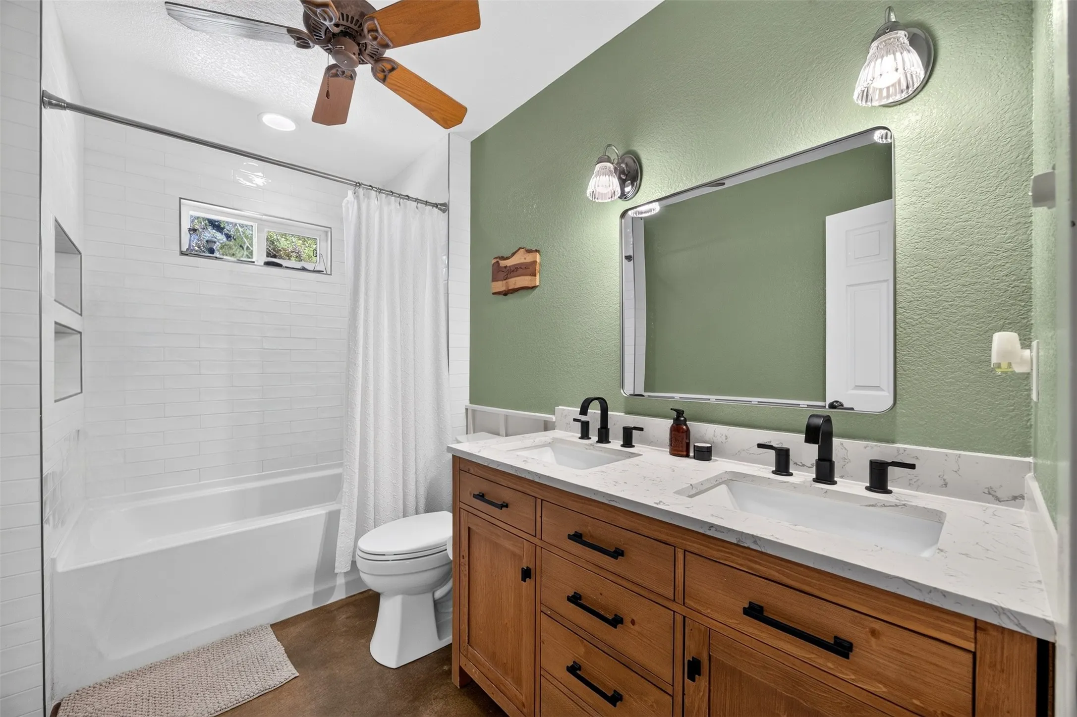 Single Family Residence For Sale in Somervell County , 7328 Fm 205, Glen Rose, Texas 76043, 2 Bedroom, 1 Bathroom, 3 Garage spaces, 927 Sqft, built in 2004, mls#21383255, Real Estate Agent in Glen Rose, Homes For Sale in Somervell county, Homes For Sale in Glen Rose, Realtor in Glen Rose Texas, Real Estate Brokerage Independent Realty Texas, Luminita Cordes Realtor