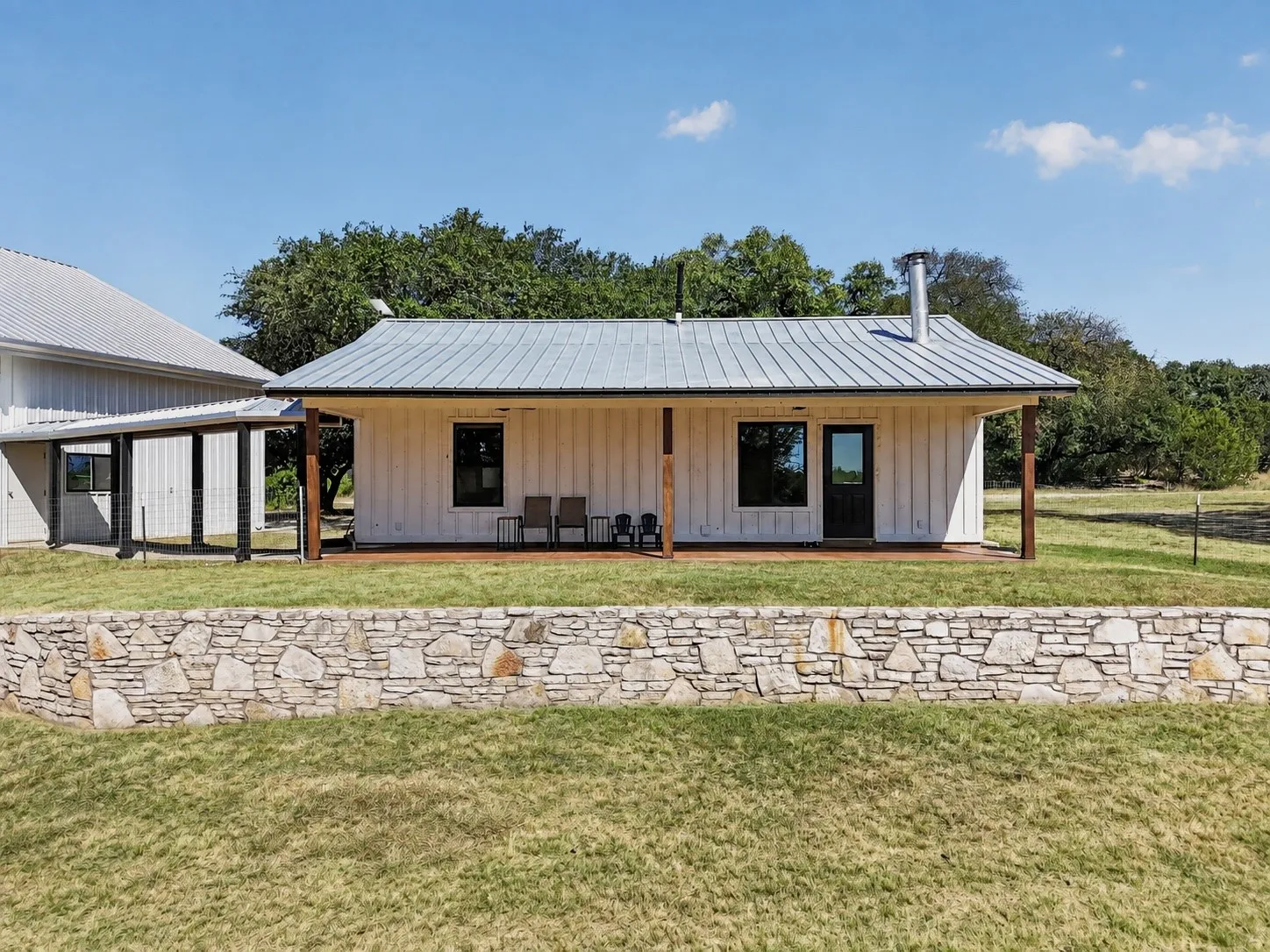 Single Family Residence For Sale in Somervell County , 7328 Fm 205, Glen Rose, Texas 76043, 2 Bedroom, 1 Bathroom, 3 Garage spaces, 927 Sqft, built in 2004, mls#21383255, Real Estate Agent in Glen Rose, Homes For Sale in Somervell county, Homes For Sale in Glen Rose, Realtor in Glen Rose Texas, Real Estate Brokerage Independent Realty Texas, Luminita Cordes Realtor