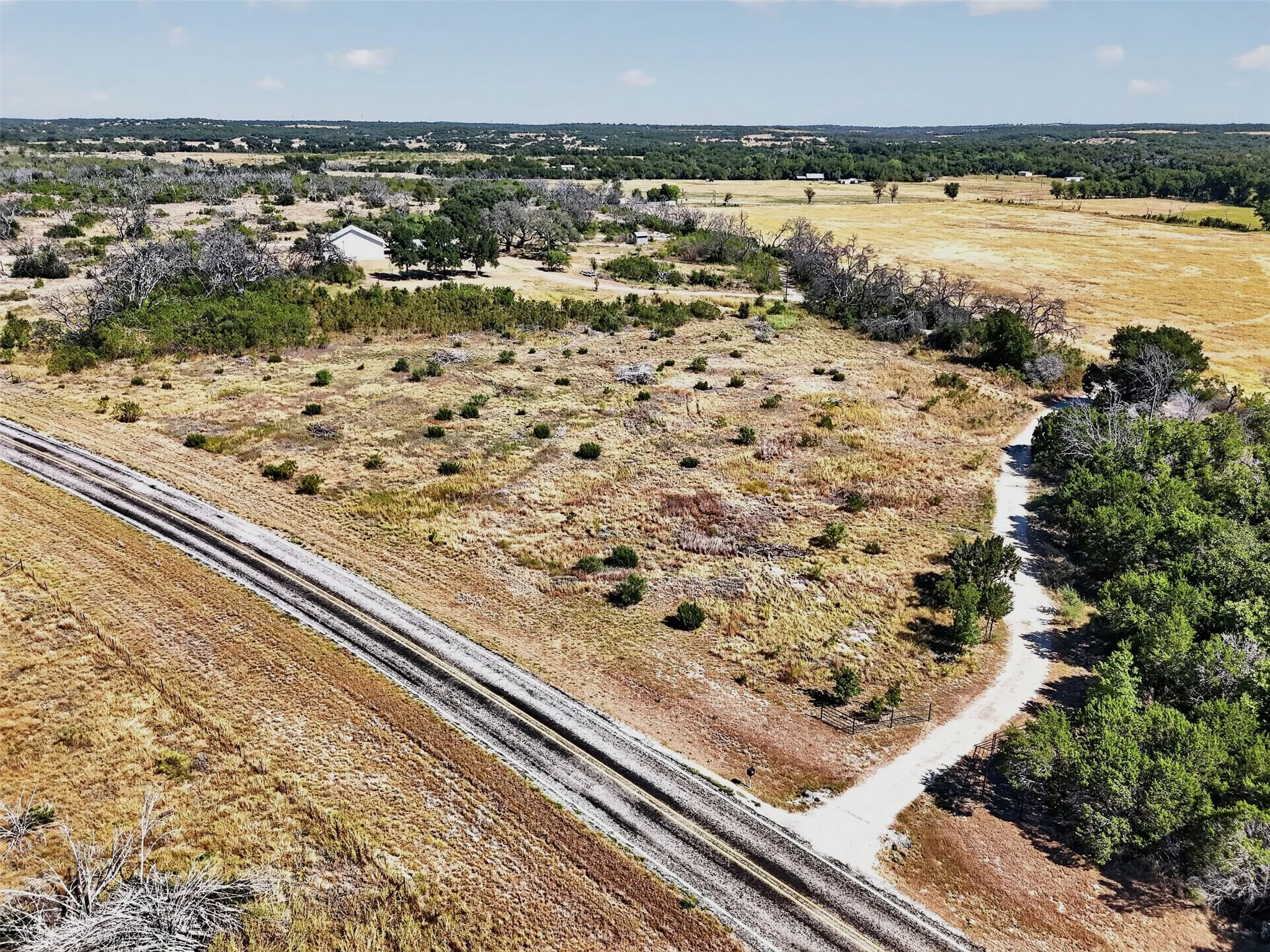 Single Family Residence For Sale in Somervell County , 7328 Fm 205, Glen Rose, Texas 76043, 2 Bedroom, 1 Bathroom, 3 Garage spaces, 927 Sqft, built in 2004, mls#21383255, Real Estate Agent in Glen Rose, Homes For Sale in Somervell county, Homes For Sale in Glen Rose, Realtor in Glen Rose Texas, Real Estate Brokerage Independent Realty Texas, Luminita Cordes Realtor