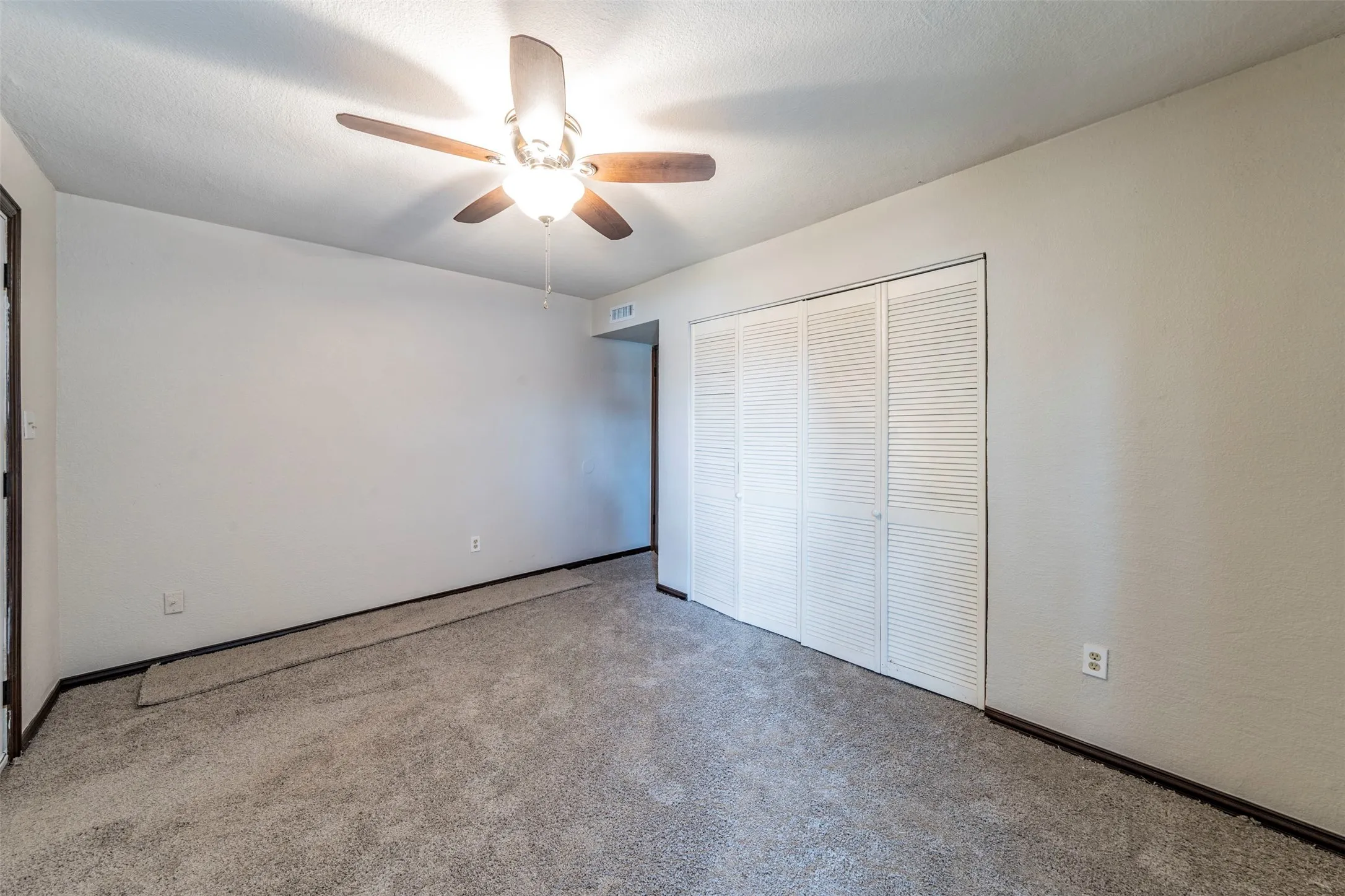 Single Family Residence For Sale in Tarrant County , 4009 Juneberry Street, Fort Worth, Texas 76137, 3 Bedroom, 2 Bathroom, 2 Garage spaces, 1,739 Sqft, built in 1978, mls#21383148, Real Estate Agent in Fort Worth, Homes For Sale in Tarrant county, Homes For Sale in Fort Worth, Realtor in Fort Worth Texas, Real Estate Brokerage Independent Realty Texas, Luminita Cordes Realtor
