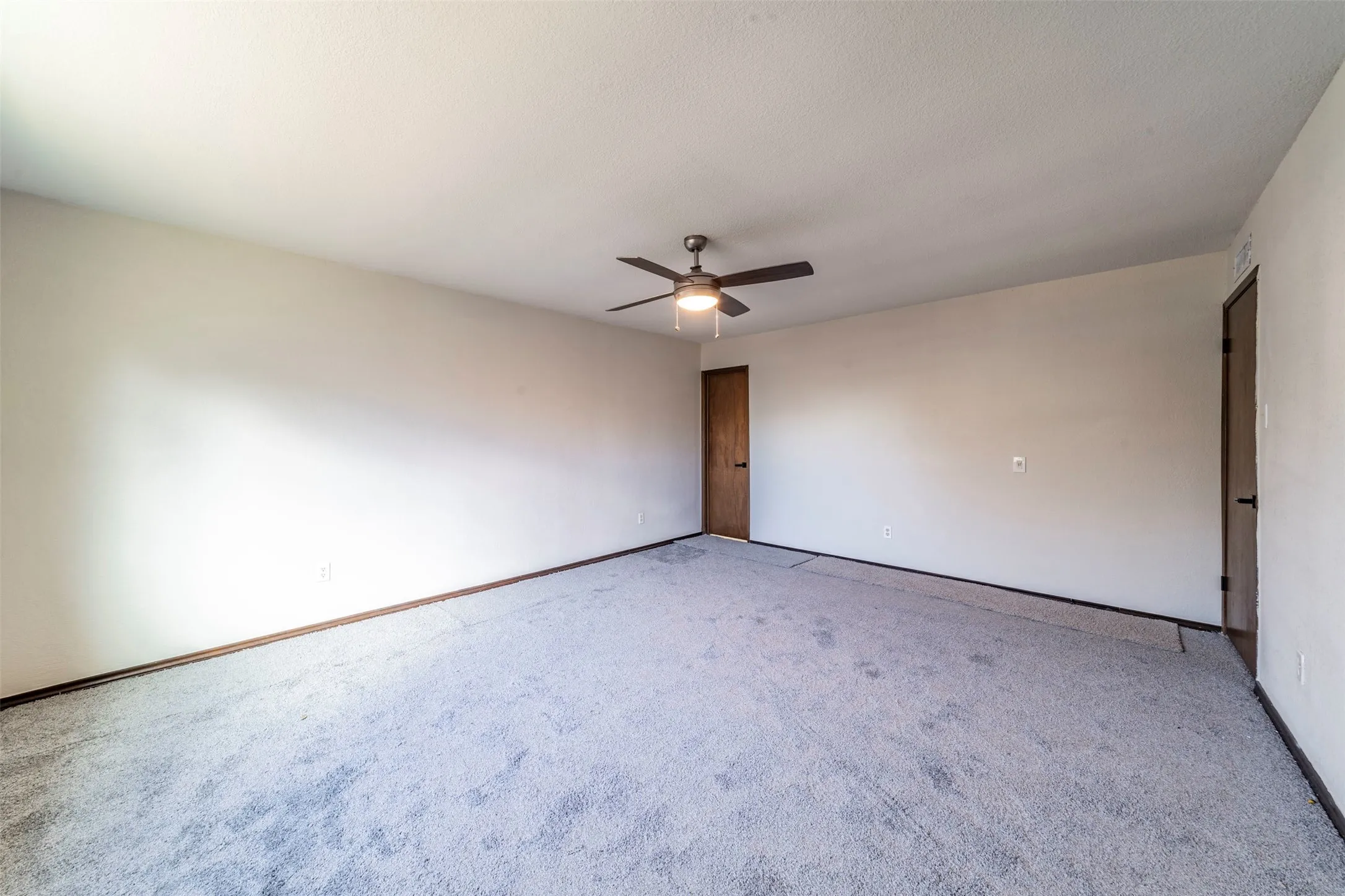 Single Family Residence For Sale in Tarrant County , 4009 Juneberry Street, Fort Worth, Texas 76137, 3 Bedroom, 2 Bathroom, 2 Garage spaces, 1,739 Sqft, built in 1978, mls#21383148, Real Estate Agent in Fort Worth, Homes For Sale in Tarrant county, Homes For Sale in Fort Worth, Realtor in Fort Worth Texas, Real Estate Brokerage Independent Realty Texas, Luminita Cordes Realtor