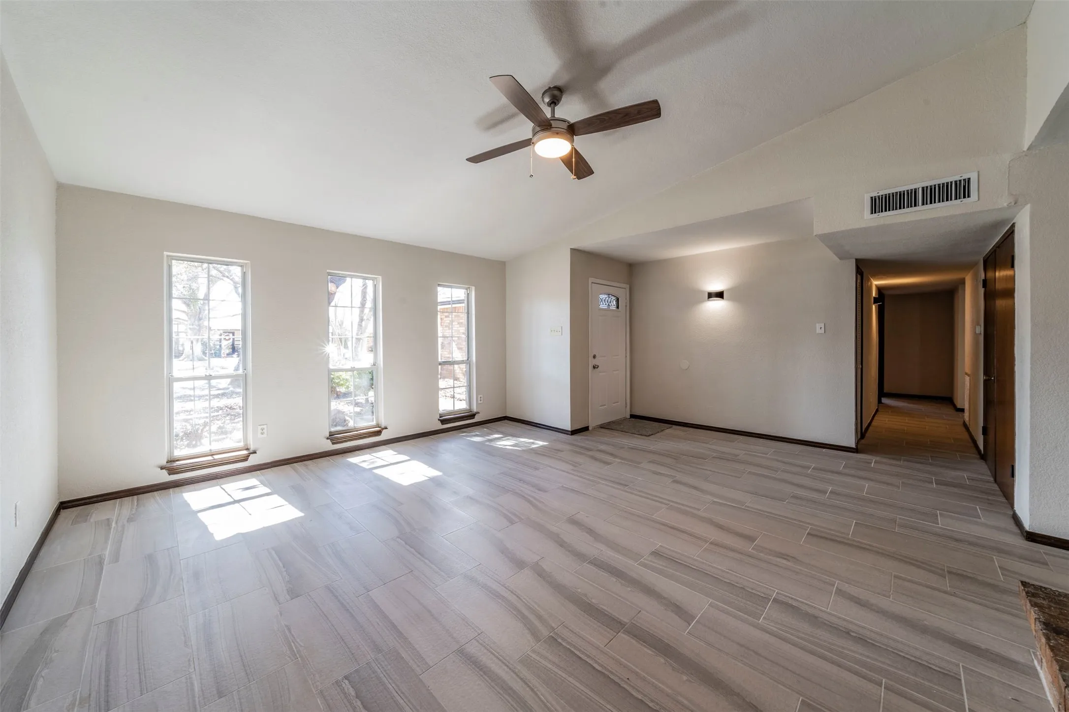 Single Family Residence For Sale in Tarrant County , 4009 Juneberry Street, Fort Worth, Texas 76137, 3 Bedroom, 2 Bathroom, 2 Garage spaces, 1,739 Sqft, built in 1978, mls#21383148, Real Estate Agent in Fort Worth, Homes For Sale in Tarrant county, Homes For Sale in Fort Worth, Realtor in Fort Worth Texas, Real Estate Brokerage Independent Realty Texas, Luminita Cordes Realtor