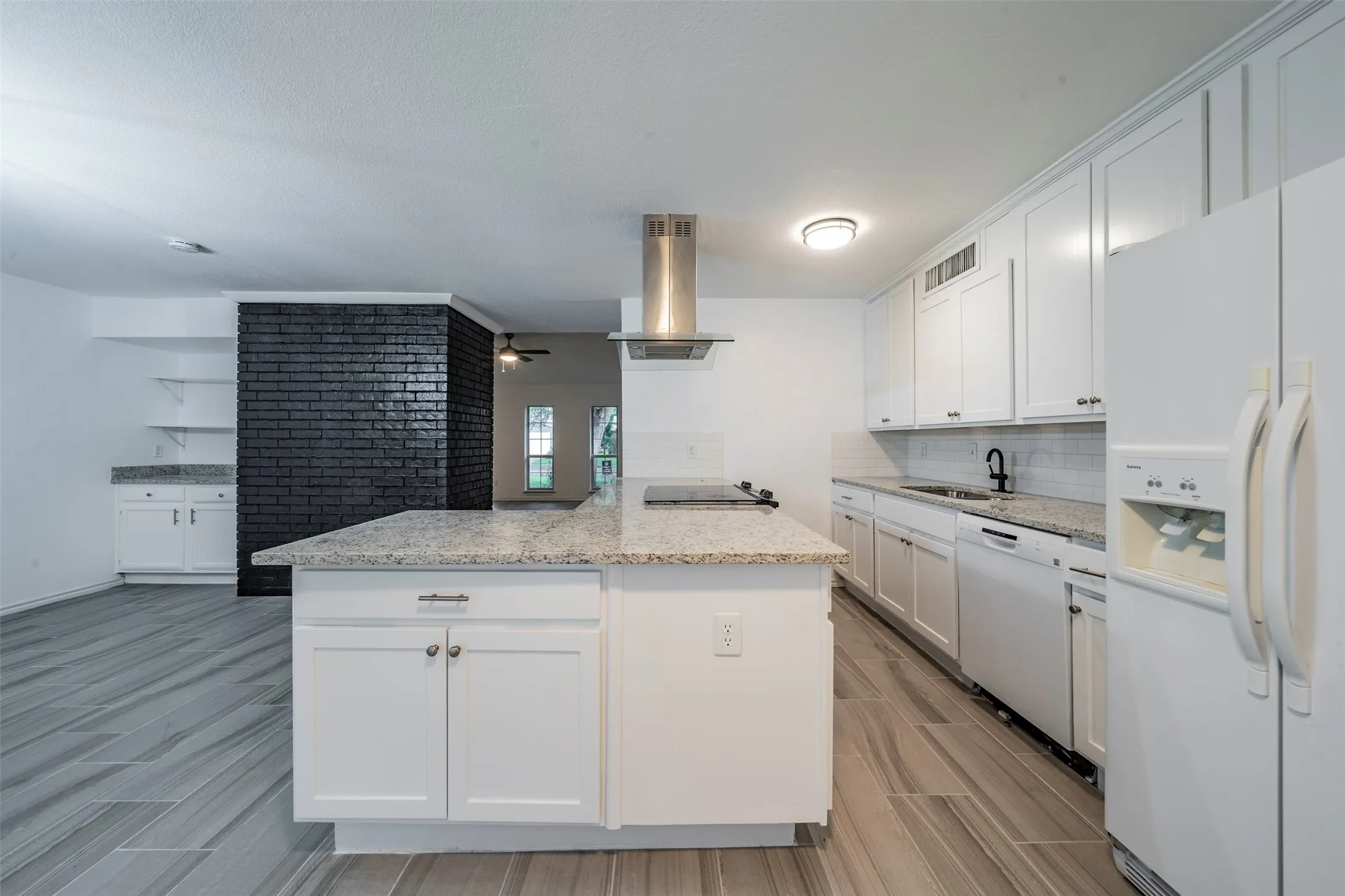 Single Family Residence For Sale in Tarrant County , 4009 Juneberry Street, Fort Worth, Texas 76137, 3 Bedroom, 2 Bathroom, 2 Garage spaces, 1,739 Sqft, built in 1978, mls#21383148, Real Estate Agent in Fort Worth, Homes For Sale in Tarrant county, Homes For Sale in Fort Worth, Realtor in Fort Worth Texas, Real Estate Brokerage Independent Realty Texas, Luminita Cordes Realtor
