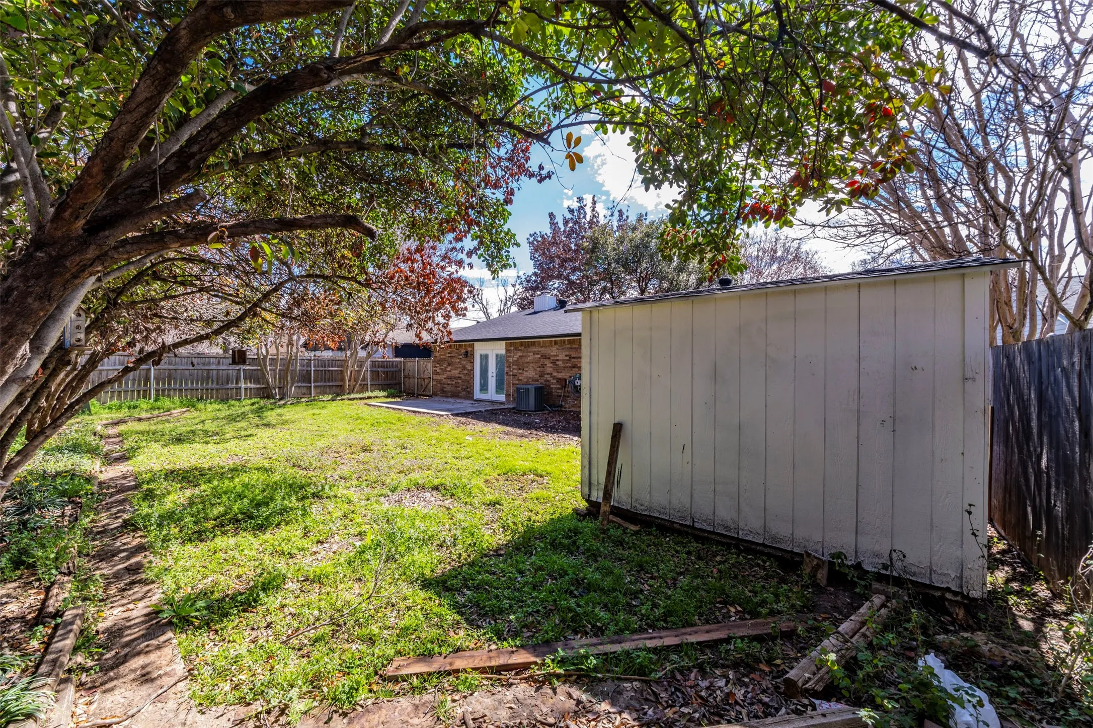 Single Family Residence For Sale in Tarrant County , 4009 Juneberry Street, Fort Worth, Texas 76137, 3 Bedroom, 2 Bathroom, 2 Garage spaces, 1,739 Sqft, built in 1978, mls#21383148, Real Estate Agent in Fort Worth, Homes For Sale in Tarrant county, Homes For Sale in Fort Worth, Realtor in Fort Worth Texas, Real Estate Brokerage Independent Realty Texas, Luminita Cordes Realtor