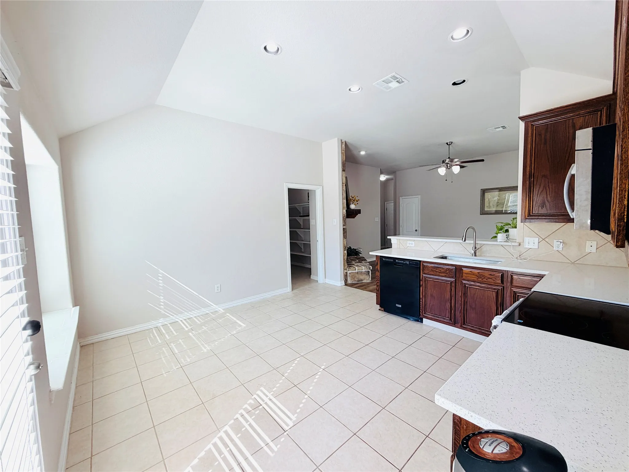 Single Family Residence For Rent in Collin County , 214 Lavaca Drive, Princeton, Texas 75407, 3 Bedroom, 2 Bathroom, 2 Garage spaces, 1,313 Sqft, built in 2011, mls#21383176, Real Estate Agent in Princeton, Homes For Rent in Collin county, Homes For Rent in Princeton, Realtor in Princeton Texas, Real Estate Brokerage Independent Realty Texas, Luminita Cordes Realtor