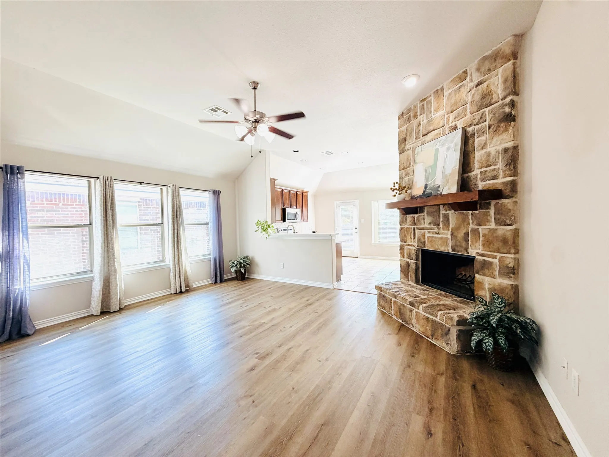 Single Family Residence For Rent in Collin County , 214 Lavaca Drive, Princeton, Texas 75407, 3 Bedroom, 2 Bathroom, 2 Garage spaces, 1,313 Sqft, built in 2011, mls#21383176, Real Estate Agent in Princeton, Homes For Rent in Collin county, Homes For Rent in Princeton, Realtor in Princeton Texas, Real Estate Brokerage Independent Realty Texas, Luminita Cordes Realtor