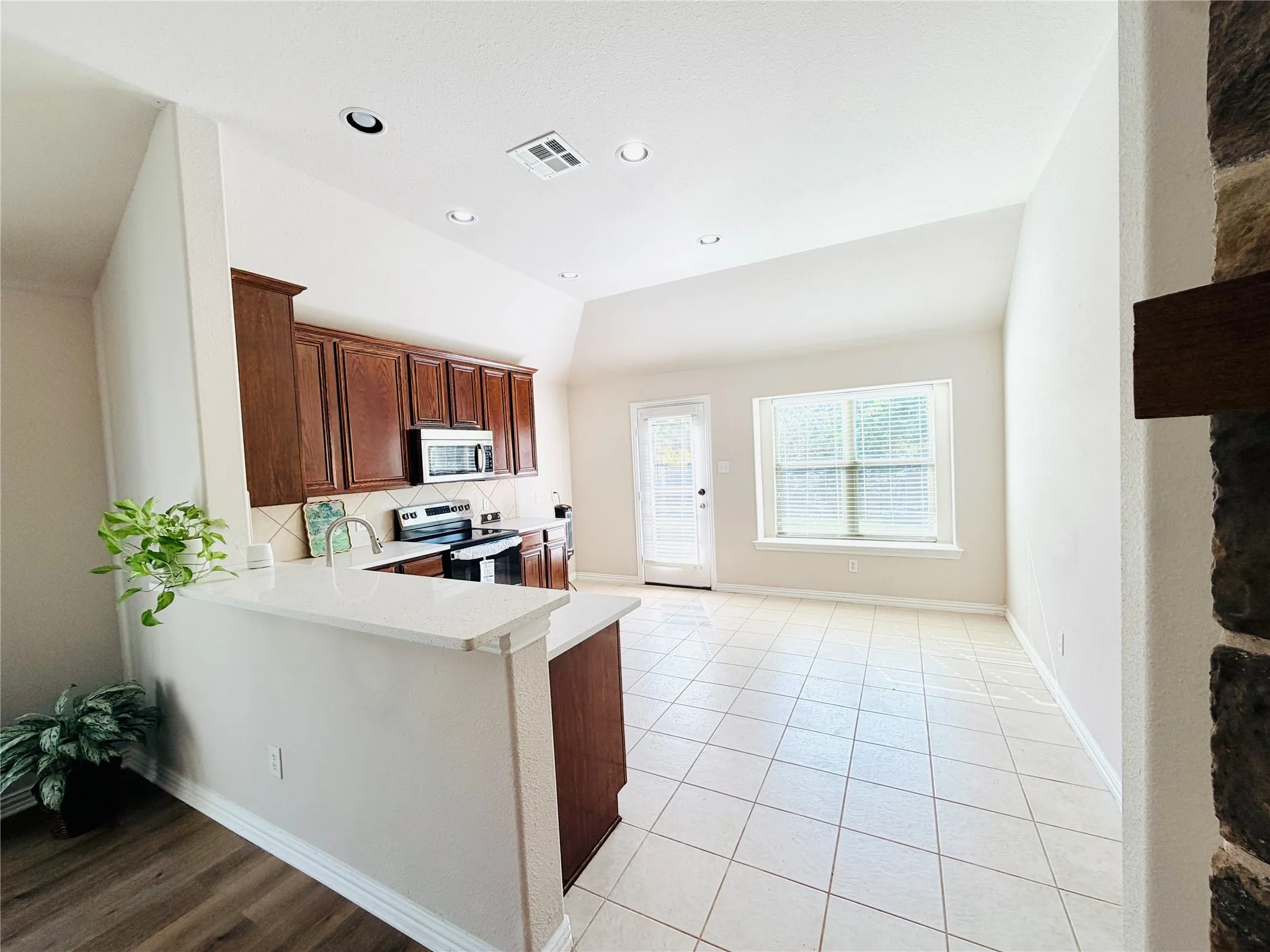 Single Family Residence For Rent in Collin County , 214 Lavaca Drive, Princeton, Texas 75407, 3 Bedroom, 2 Bathroom, 2 Garage spaces, 1,313 Sqft, built in 2011, mls#21383176, Real Estate Agent in Princeton, Homes For Rent in Collin county, Homes For Rent in Princeton, Realtor in Princeton Texas, Real Estate Brokerage Independent Realty Texas, Luminita Cordes Realtor