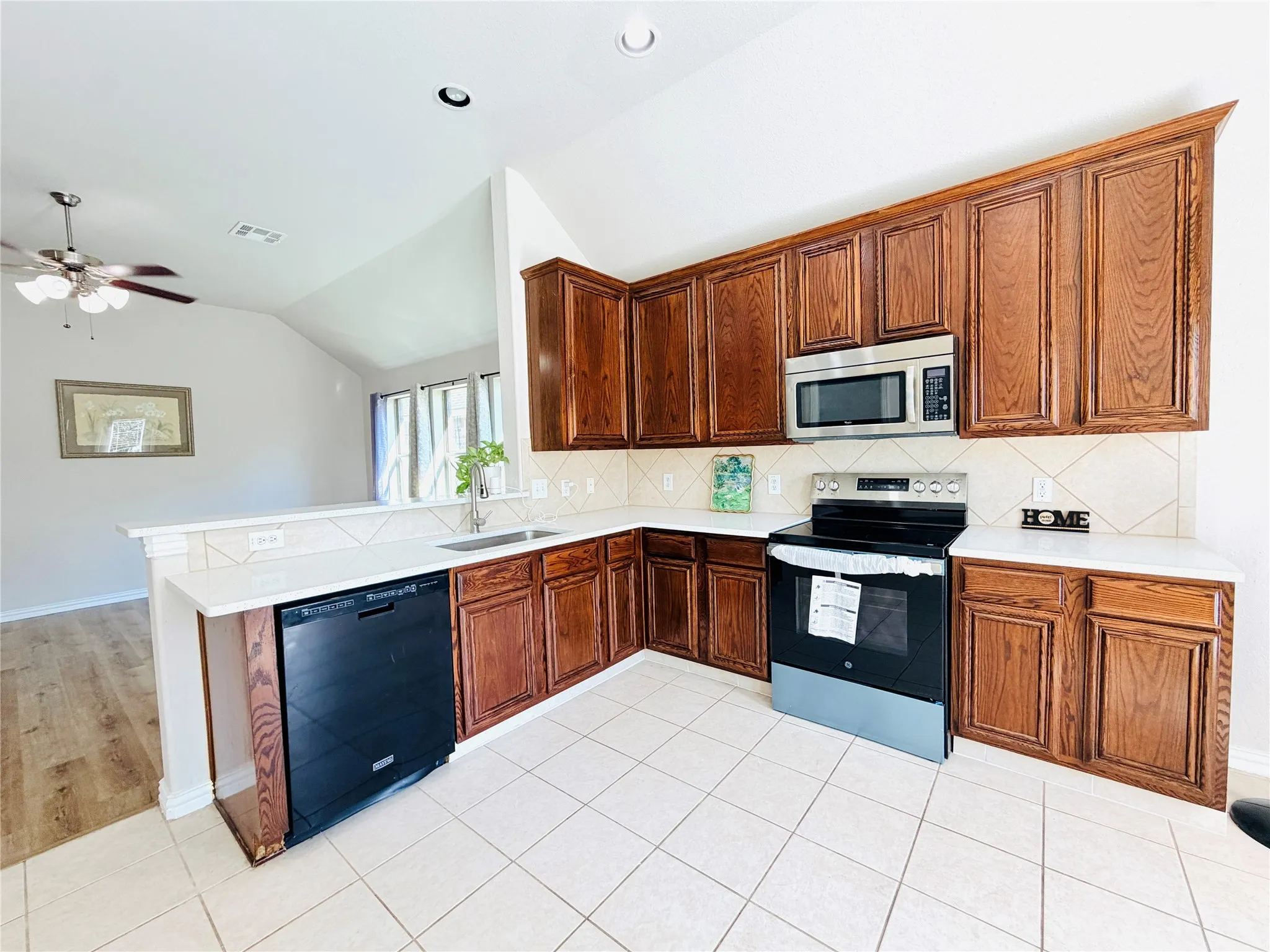 Single Family Residence For Rent in Collin County , 214 Lavaca Drive, Princeton, Texas 75407, 3 Bedroom, 2 Bathroom, 2 Garage spaces, 1,313 Sqft, built in 2011, mls#21383176, Real Estate Agent in Princeton, Homes For Rent in Collin county, Homes For Rent in Princeton, Realtor in Princeton Texas, Real Estate Brokerage Independent Realty Texas, Luminita Cordes Realtor