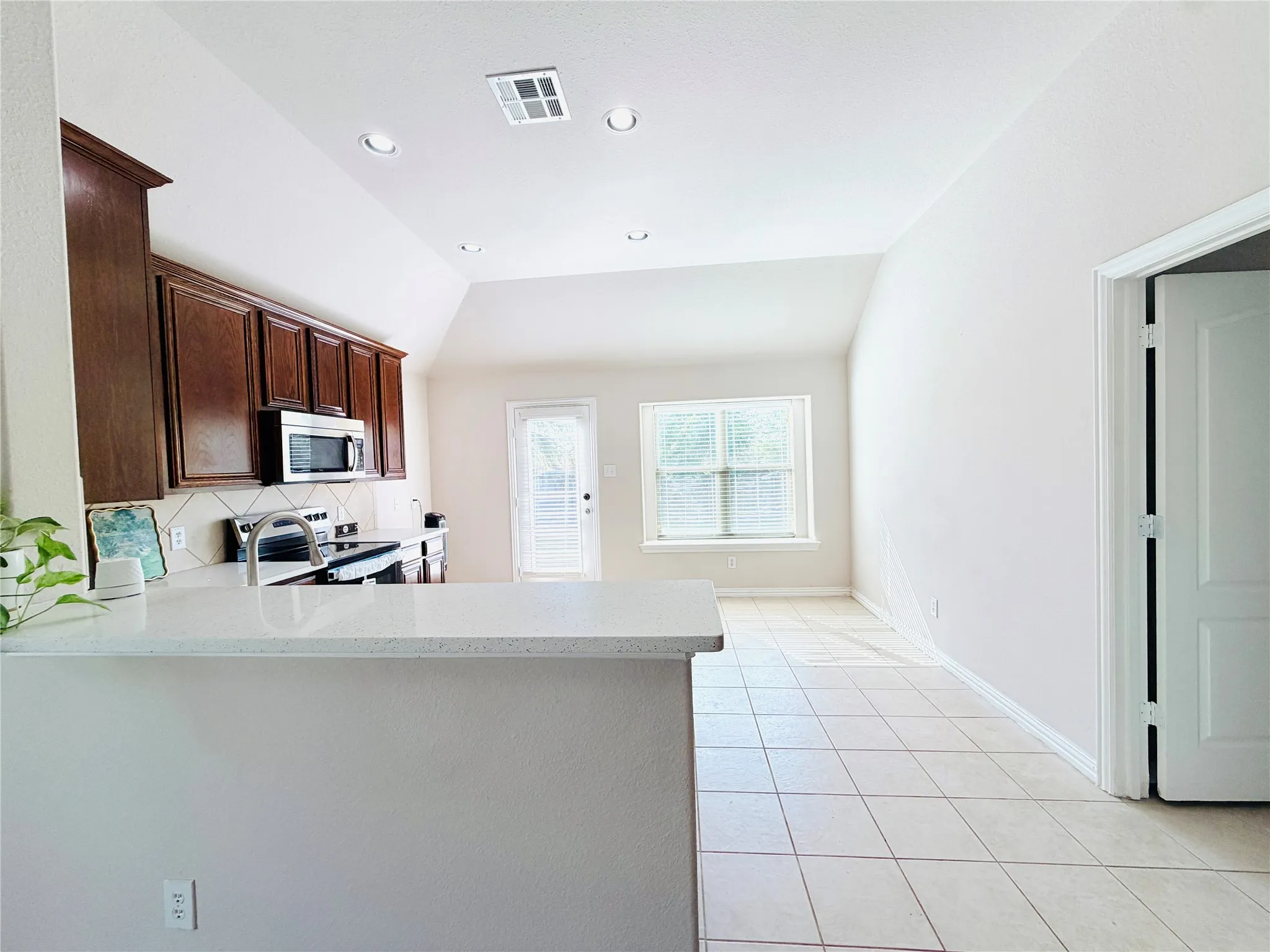Single Family Residence For Rent in Collin County , 214 Lavaca Drive, Princeton, Texas 75407, 3 Bedroom, 2 Bathroom, 2 Garage spaces, 1,313 Sqft, built in 2011, mls#21383176, Real Estate Agent in Princeton, Homes For Rent in Collin county, Homes For Rent in Princeton, Realtor in Princeton Texas, Real Estate Brokerage Independent Realty Texas, Luminita Cordes Realtor