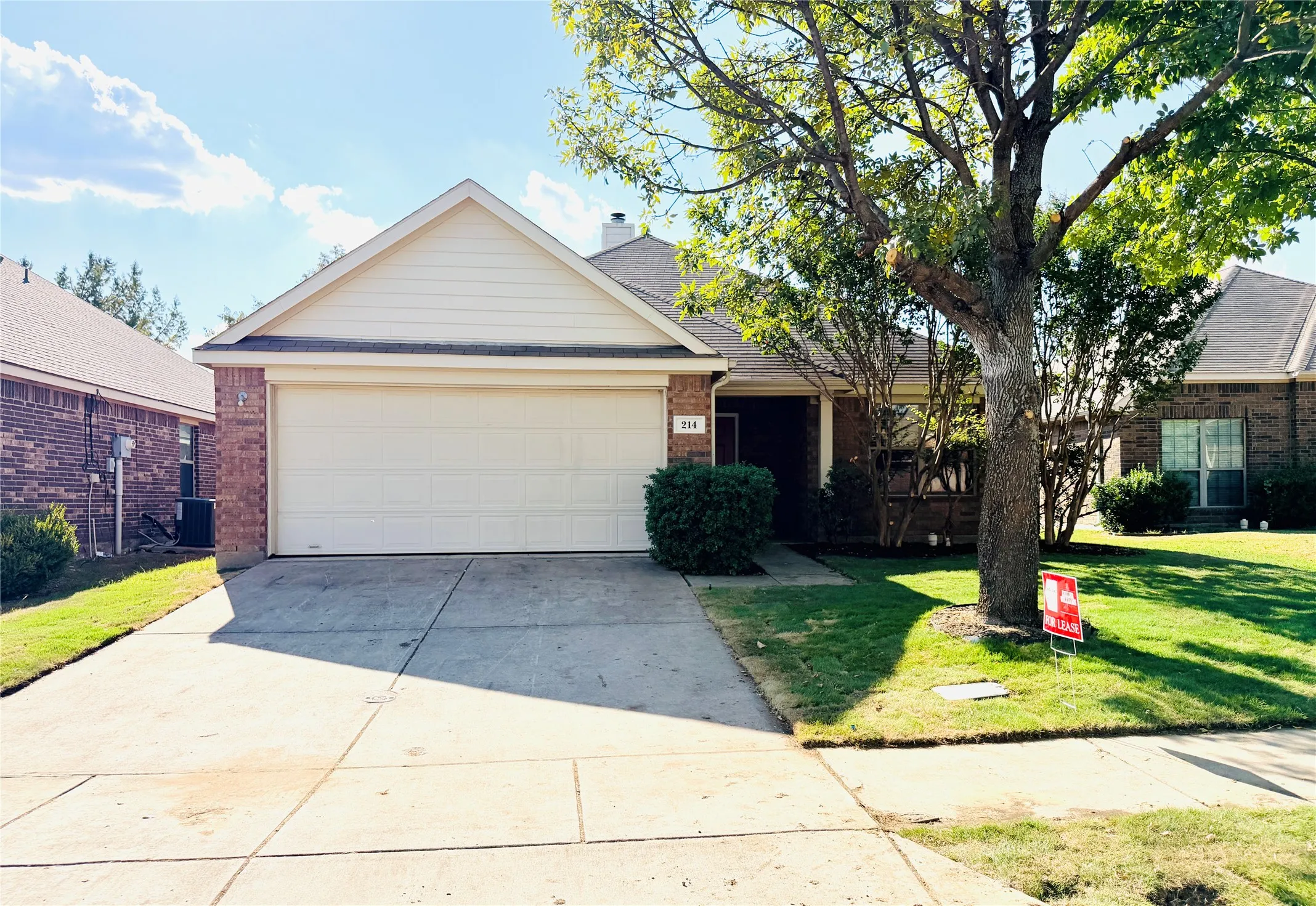 Single Family Residence For Rent in Collin County , 214 Lavaca Drive, Princeton, Texas 75407, 3 Bedroom, 2 Bathroom, 2 Garage spaces, 1,313 Sqft, built in 2011, mls#21383176, Real Estate Agent in Princeton, Homes For Rent in Collin county, Homes For Rent in Princeton, Realtor in Princeton Texas, Real Estate Brokerage Independent Realty Texas, Luminita Cordes Realtor