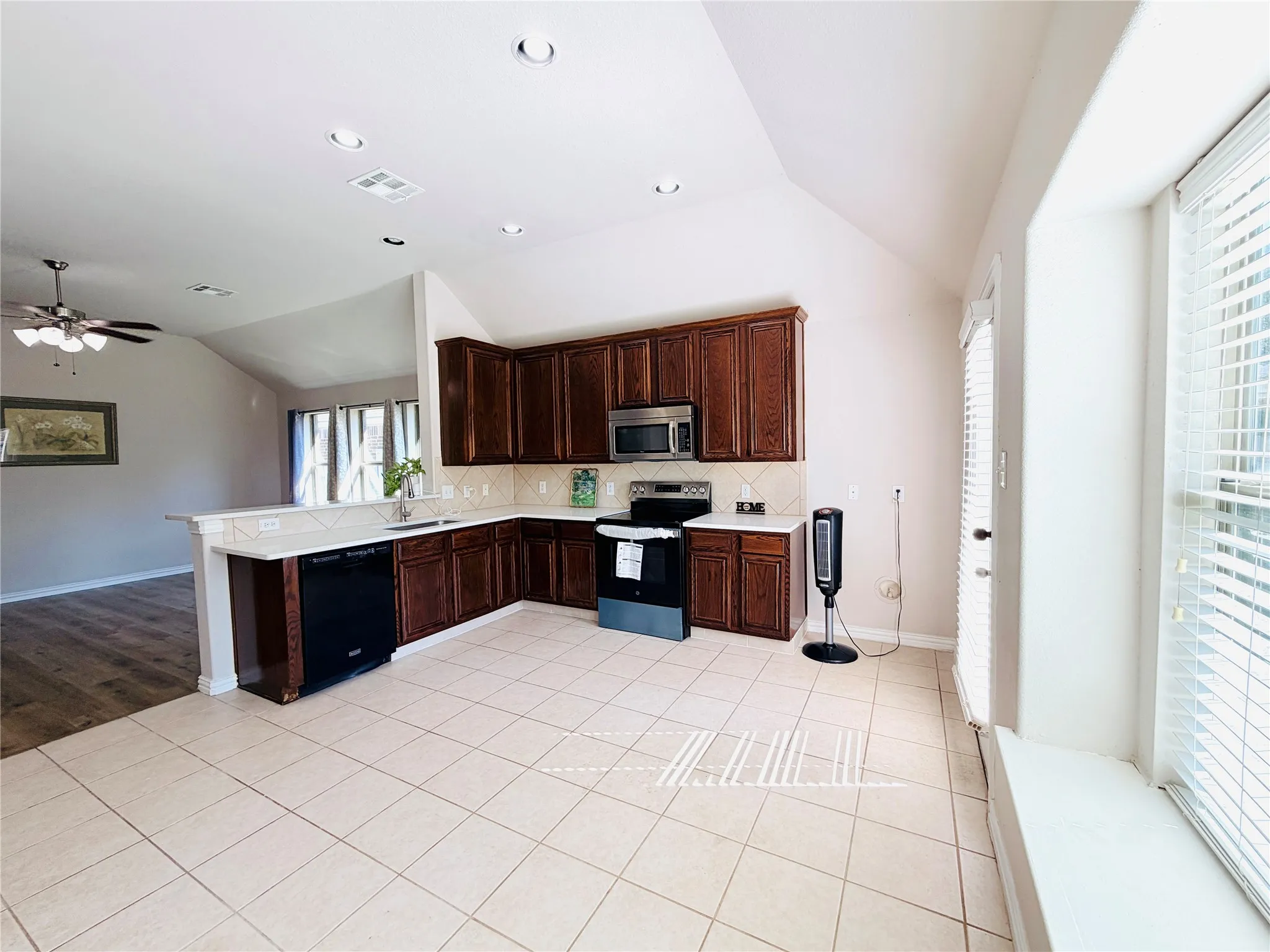Single Family Residence For Rent in Collin County , 214 Lavaca Drive, Princeton, Texas 75407, 3 Bedroom, 2 Bathroom, 2 Garage spaces, 1,313 Sqft, built in 2011, mls#21383176, Real Estate Agent in Princeton, Homes For Rent in Collin county, Homes For Rent in Princeton, Realtor in Princeton Texas, Real Estate Brokerage Independent Realty Texas, Luminita Cordes Realtor