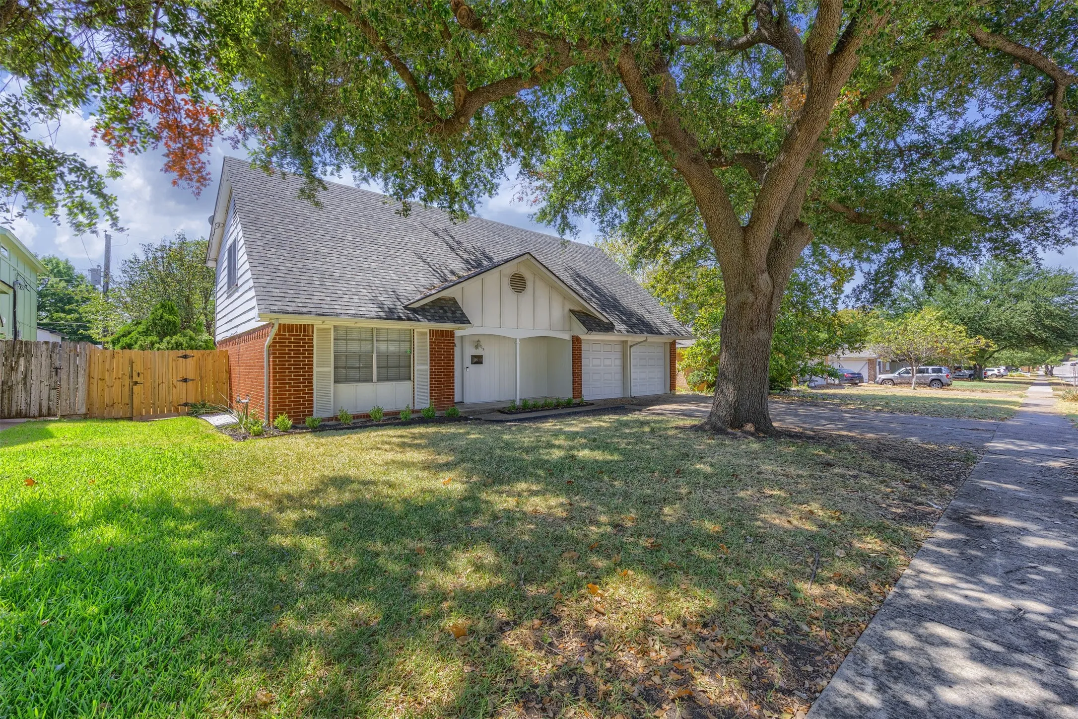 Single Family Residence For Rent in Dallas County , 715 Melrose Drive, Richardson, Texas 75080, 4 Bedroom, 3 Bathroom, 2 Garage spaces, 1,874 Sqft, built in 1962, mls#21383177, Real Estate Agent in Richardson, Homes For Rent in Dallas county, Homes For Rent in Richardson, Realtor in Richardson Texas, Real Estate Brokerage Independent Realty Texas, Luminita Cordes Realtor