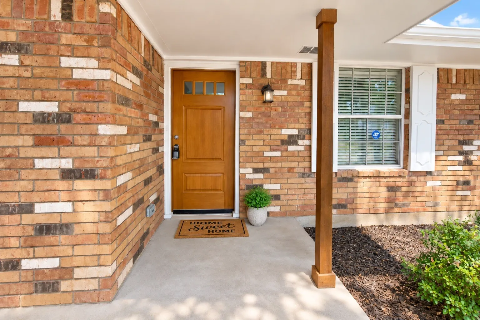 Single Family Residence For Sale in Dallas County , 321 Shockley Avenue, De Soto, Texas 75115, 3 Bedroom, 3 Bathroom, 2 Garage spaces, 1,870 Sqft, built in 1969, mls#21382741, Real Estate Agent in De Soto, Homes For Sale in Dallas county, Homes For Sale in De Soto, Realtor in De Soto Texas, Real Estate Brokerage Independent Realty Texas, Luminita Cordes Realtor