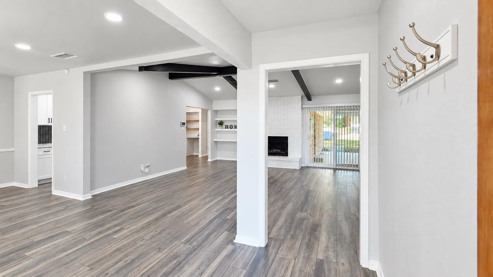 Single Family Residence For Sale in Dallas County , 321 Shockley Avenue, De Soto, Texas 75115, 3 Bedroom, 3 Bathroom, 2 Garage spaces, 1,870 Sqft, built in 1969, mls#21382741, Real Estate Agent in De Soto, Homes For Sale in Dallas county, Homes For Sale in De Soto, Realtor in De Soto Texas, Real Estate Brokerage Independent Realty Texas, Luminita Cordes Realtor