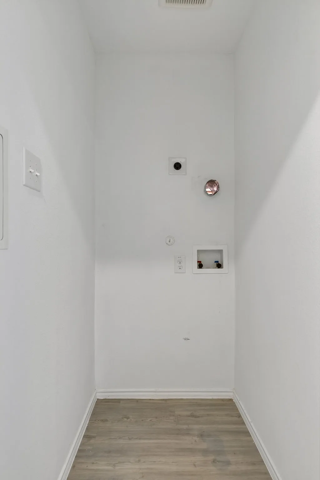Stackable Washer and Dryer hookups