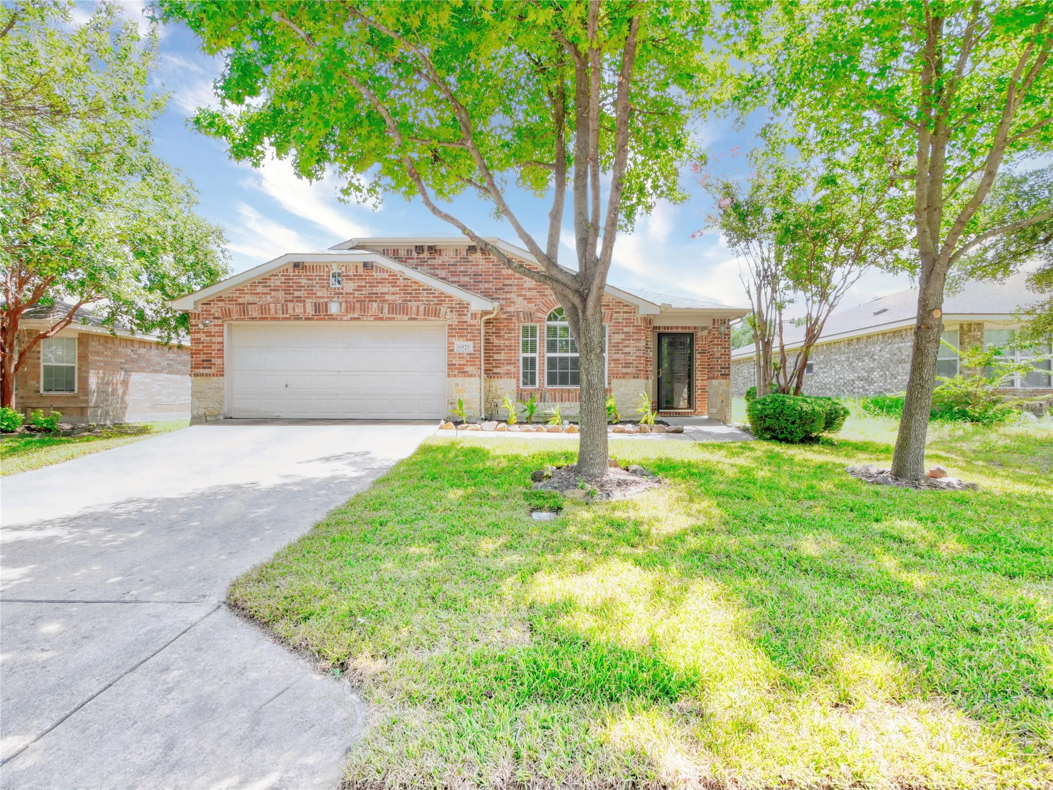 Single Family Residence For Rent in Collin County , 6925 Red Bluff Drive, Mc Kinney, Texas 75070, 3 Bedroom, 2 Bathroom, 2 Garage spaces, 2,178 Sqft, built in 2003, mls#21383273, Real Estate Agent in Mc Kinney, Homes For Rent in Collin county, Homes For Rent in Mc Kinney, Realtor in Mc Kinney Texas, Real Estate Brokerage Independent Realty Texas, Luminita Cordes Realtor